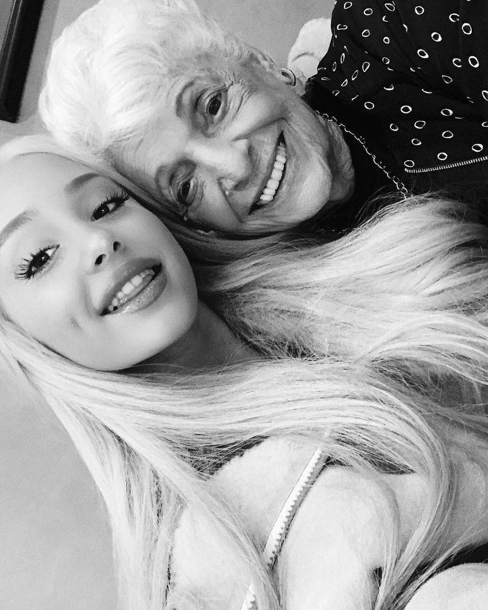 AGrande_ARG's tweet photo. "Nunca te vayas a la cama sin darle un beso de buenas noches. Y si no te sientes cómodo haciéndolo, estás en el lugar equivocado"

Así finaliza "ordinary things" con el consejo de Nonna para responder a la pregunta "¿Cómo puedo saber si estoy en la relación correcta?" https://t.co/XCX6cXFc7N