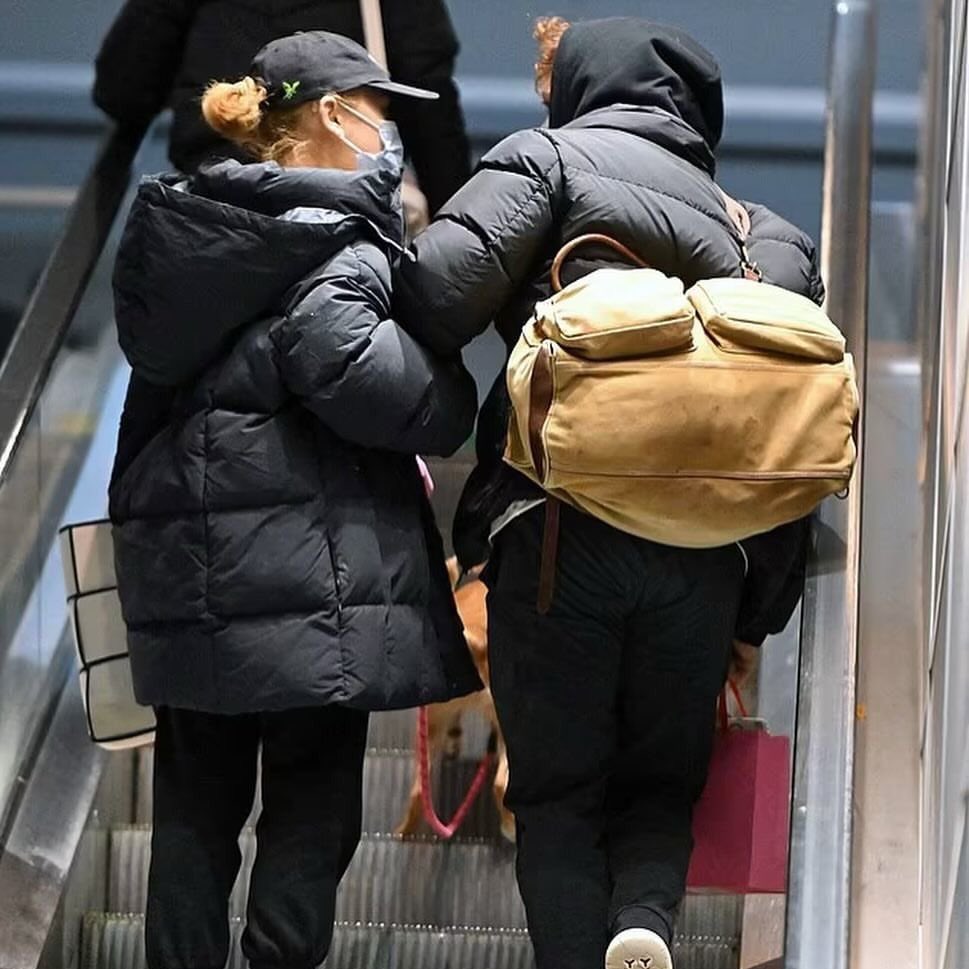 infoari's tweet image. “E geralmente eu sou
Fodida, ansiosa, demais
Mas eu amarei você 
Como você precisa que eu faça 
Imperfeita para você
Bagunçada, completamente, angustiada
Mas não sou assim desde que eu
Te conheci”

— Ariana Grande em “imperfect for you”.