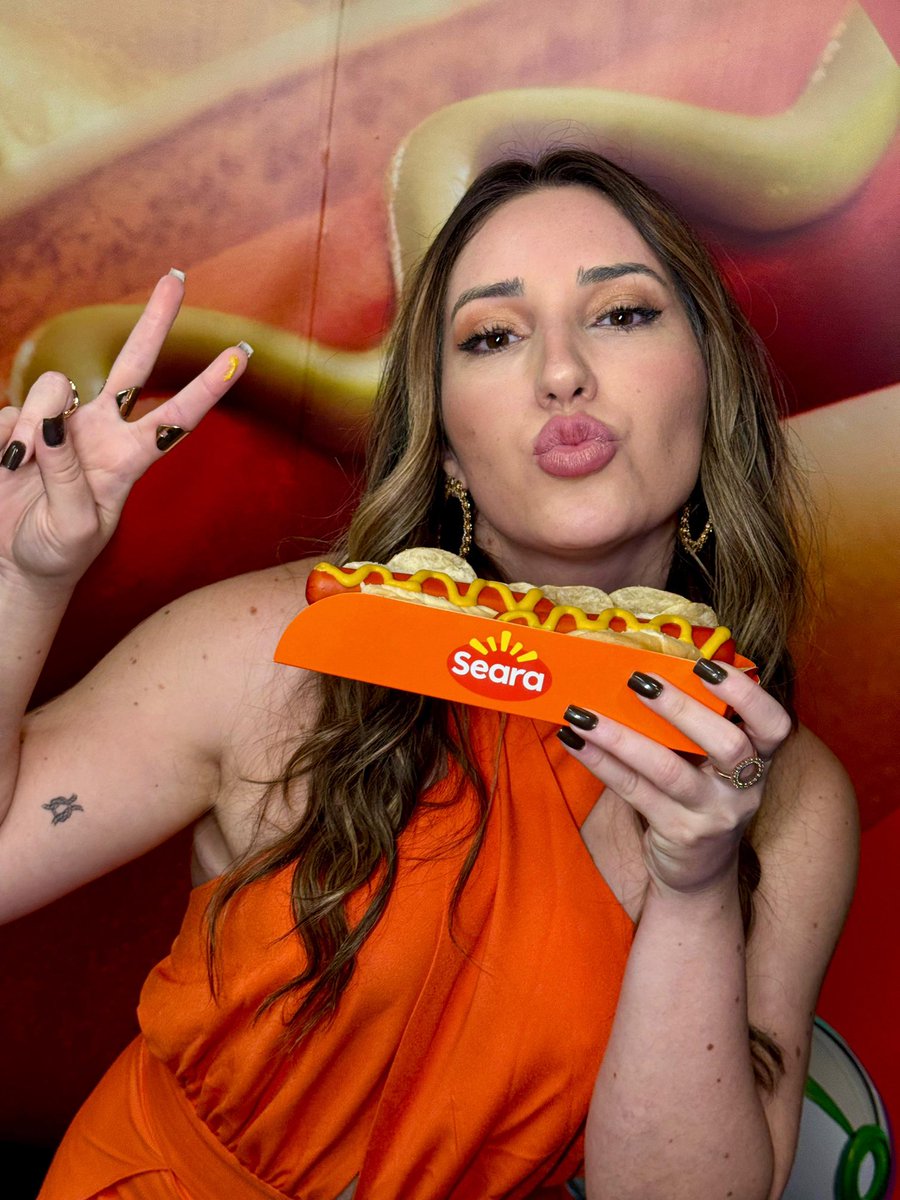 draameirelles's tweet photo. Quero saber quem aí me conhece e sabe MESMO quais ingredientes não podem faltar no meu hot dog favorito? 👀 Corre no perfil da @seara_brasil e vote com a hashtag do post. O time #DocSeara tá on demais e quero ver todo mundo comentando no post oficial da Seara, hein! https://t.co/OBuzqCO6WM