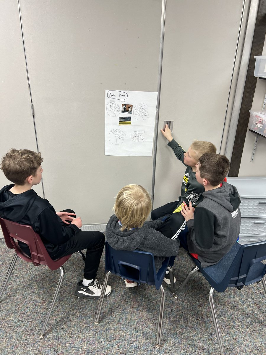 We will never pass up on a multiage connected learning opportunity! 🧠😊💙 Thanks to the olders for sharing their posters about different famous Americans! 🇺🇸⚾️🏩 They were amazing!!! 🤩👏🏻