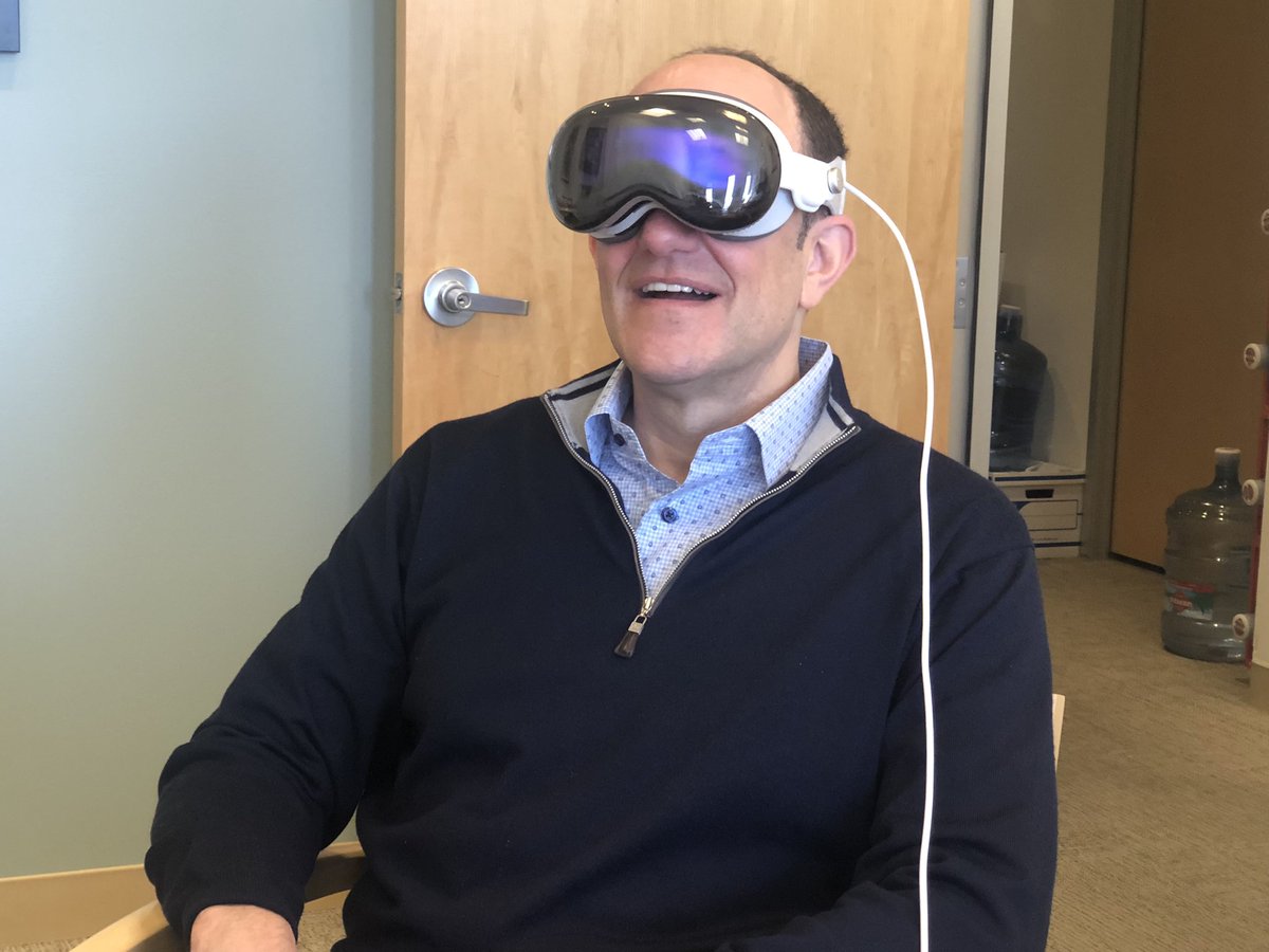 Today Dr. David Rubin (<a href="/IBDMD/">David T. Rubin, MD</a>) of <a href="/UChicago/">The University of Chicago</a> is visiting our #XR lab at #CedarsSinai. Here, he’s using <a href="/Apple/">Apple</a> #VisionPro for personalized mental health support that combines #AI with spatial computing. We’re exploring ways to collaborate around using this tech to support #IBD care