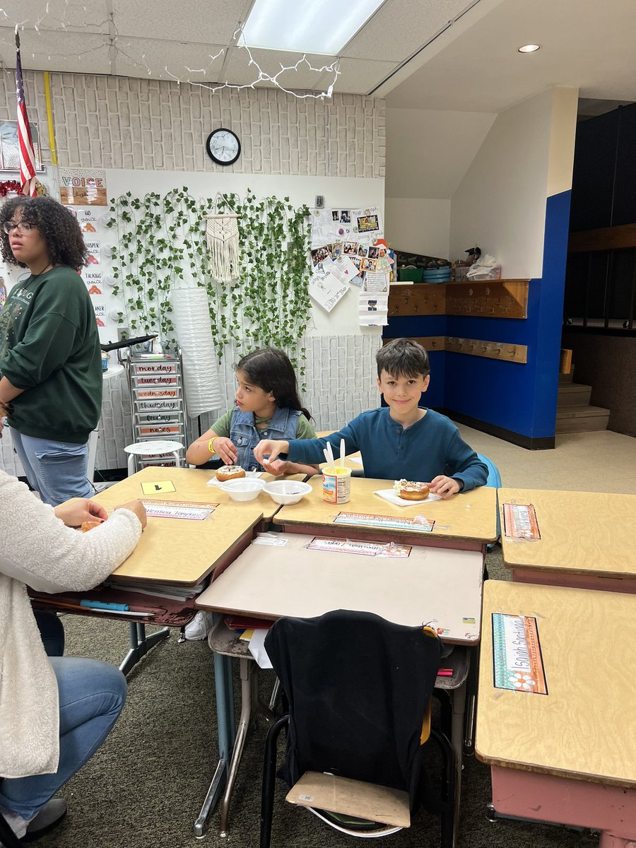 Belinda Rusnock (@mrsr_reads) on Twitter photo It was Maya Angelou night- A fun filled family night celebrating literacy <a href="/WilliamPennES/">William Penn</a> ! It was Maya Angelou night- A fun filled family night celebrating literacy <a href="/WilliamPennES/">William Penn</a> !