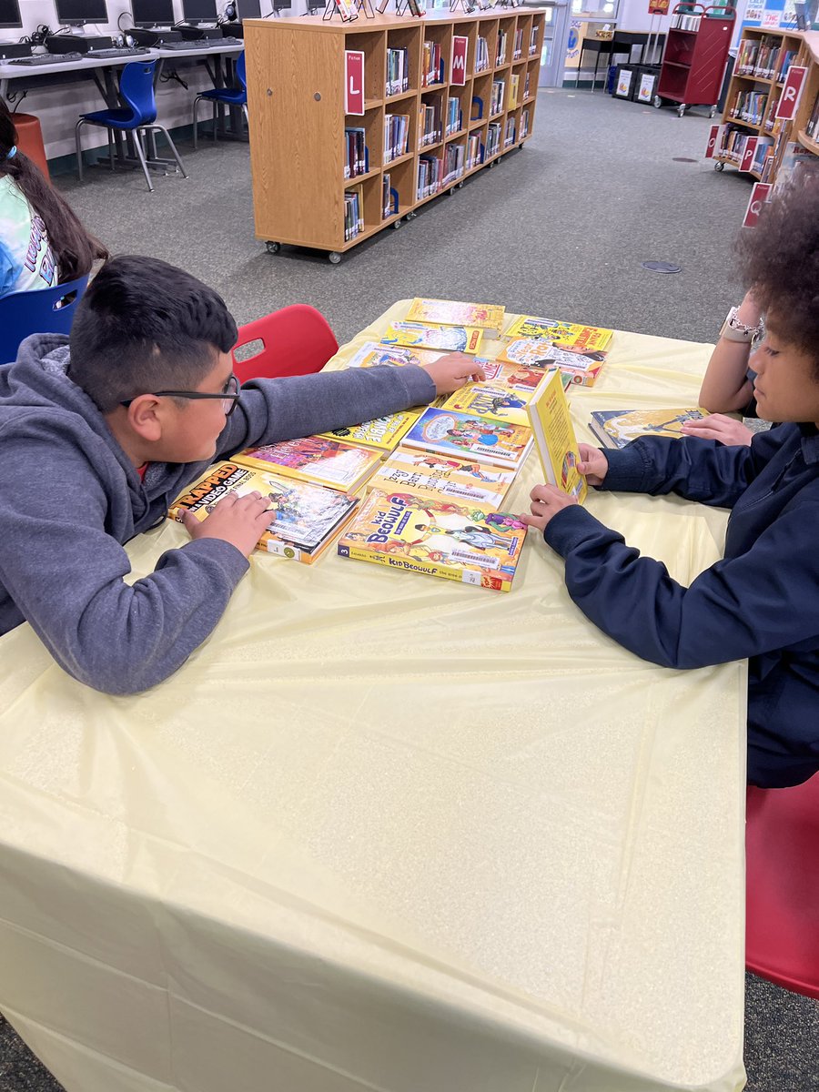 WernliLibrary's tweet image. 5th grade had fun finding a “lucky” book in the rainbow of book covers. 📚🙌 @NISDWernli @NISDLib