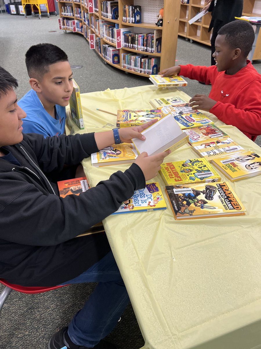 WernliLibrary's tweet image. 5th grade had fun finding a “lucky” book in the rainbow of book covers. 📚🙌 @NISDWernli @NISDLib
