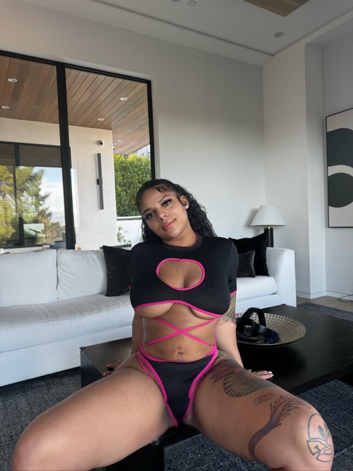 open sesame  🩷 https://t.co/QmqFi2Vt19