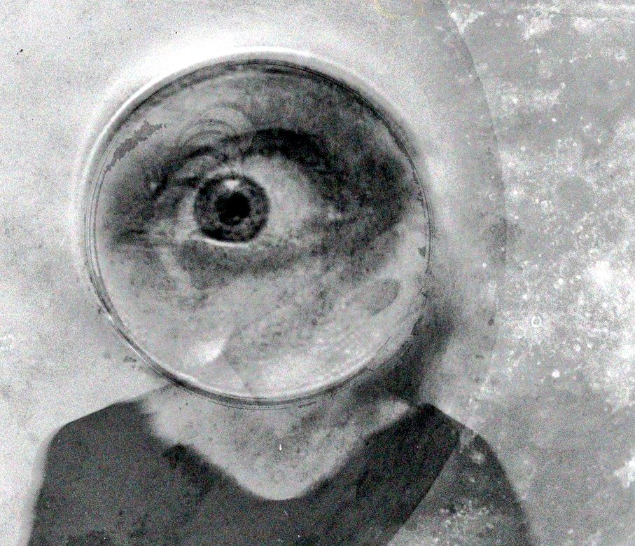 _luizaseabra's tweet photo. Da série experimentos do ócio:
foto analógica, digitalizações e ilustrações https://t.co/TtMi99zGyM
