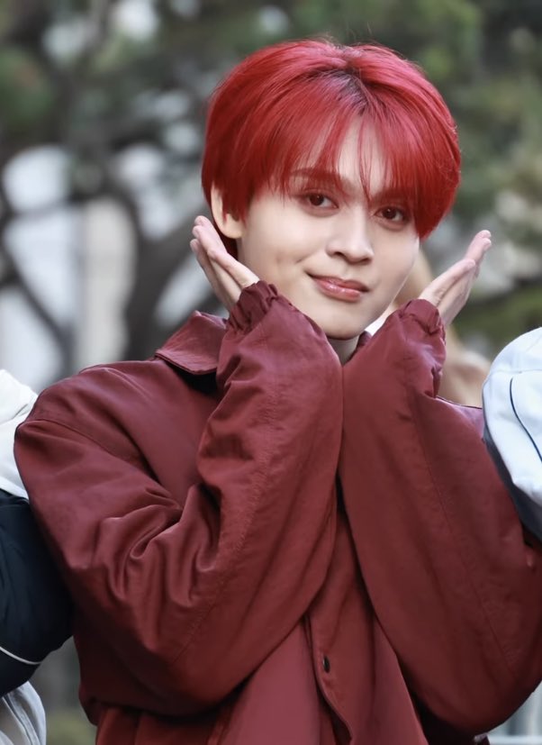 ReysterGlobal's tweet photo. [YOUTUBE] 240308

HORI7ON Reyster at Music Bank entrance this morning! ❤️

🖇️: https://t.co/6EgdMZocC8

#HORI7ONonKBSMusicBank
#HORI7ON #호라이즌 #REYSTER #레이스터 https://t.co/S8BYZDHioP