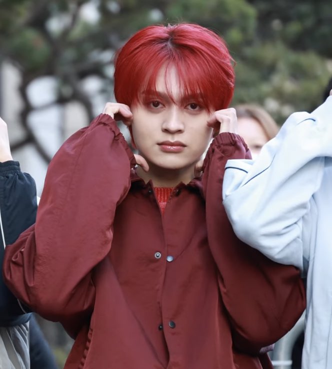 ReysterGlobal's tweet photo. [YOUTUBE] 240308

HORI7ON Reyster at Music Bank entrance this morning! ❤️

🖇️: https://t.co/6EgdMZocC8

#HORI7ONonKBSMusicBank
#HORI7ON #호라이즌 #REYSTER #레이스터 https://t.co/S8BYZDHioP