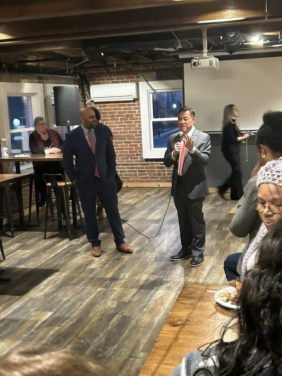 Great celebrating Lunar New Year with @AGWilliamTong and Hartford Mayor Arunan Arulampalam. Music, dancing and great food. #hartford @AGWilliamTong #ChineseNewYear #LunarNewYear