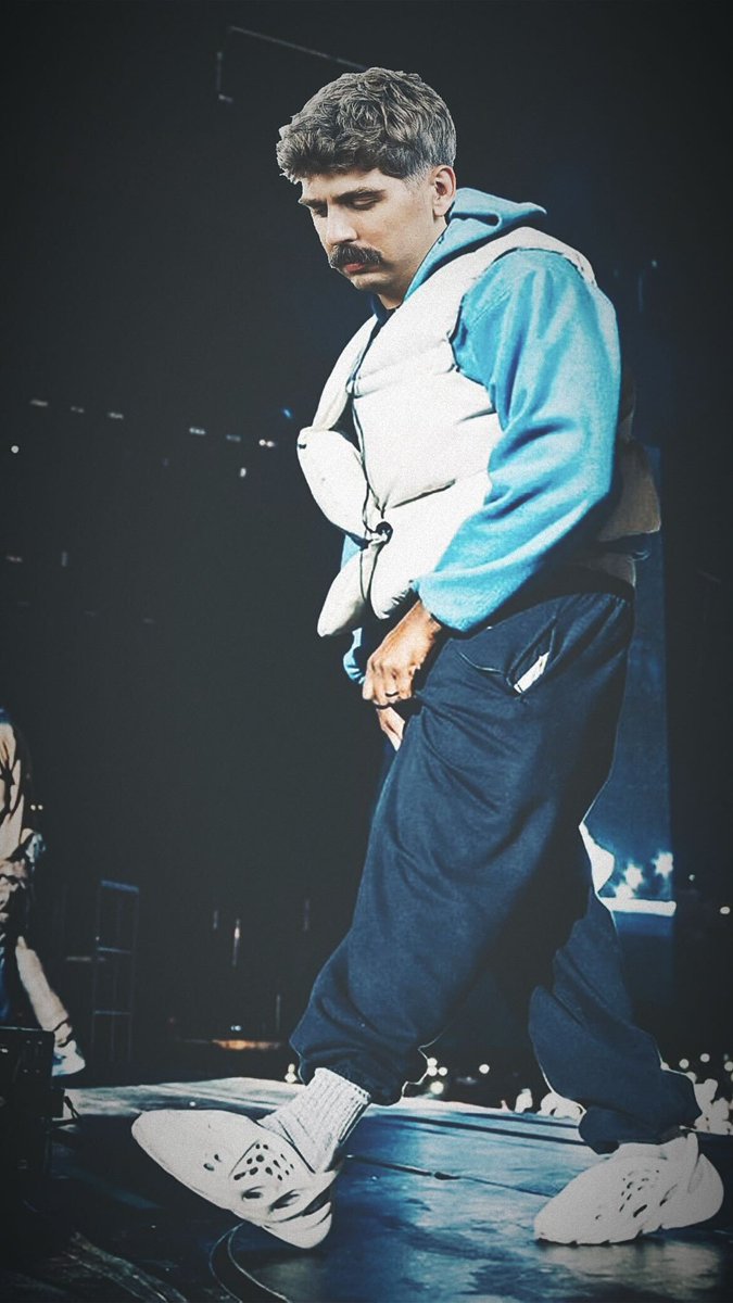 tradeblock_us's tweet image. What's that jacket, Margiela?!?!

Yall gone leave @brendandunne by himself to do the bracket??
@ComplexSneakers @MatthewJWelty @JLaPuma