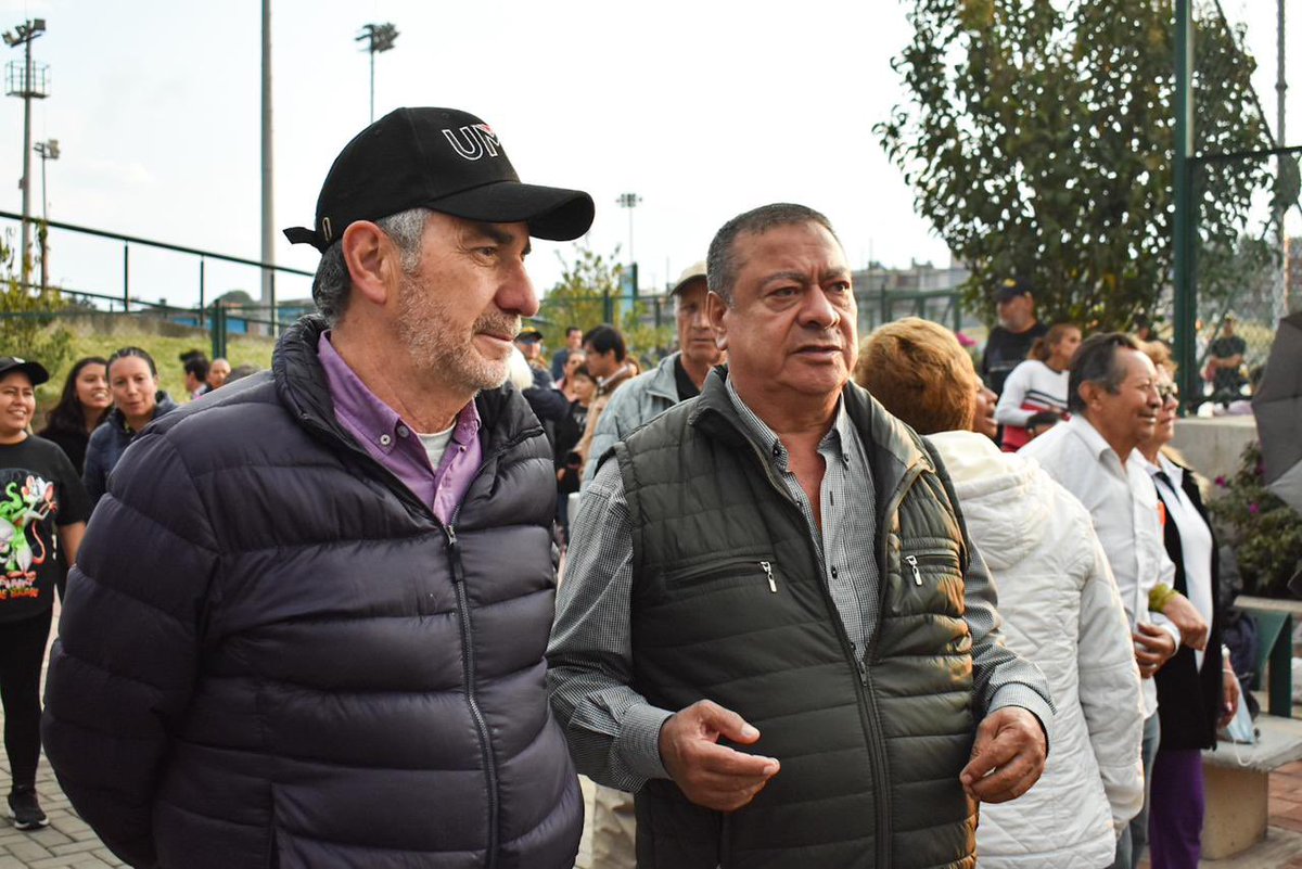 #Hoy  entregamos a la comunidad de la localidad de #Kennedy las vías perimetrales del #ParqueGilmaJiménez. Luego de seis meses de trabajo, las vías vehiculares, ciclorrutas y espacio público peatonal, ya se encuentran totalmente transformadas. Gracias al apoyo interinstitucional.