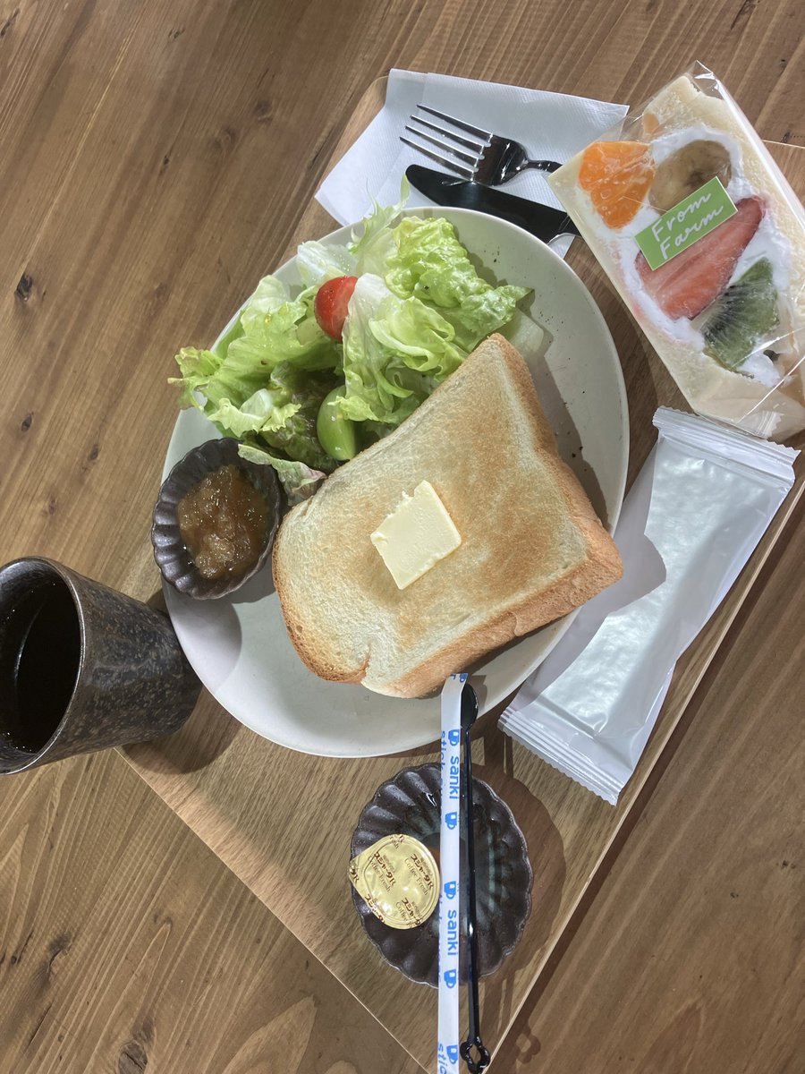 3939saku39's tweet photo. 今日の朝食。
芳蔵園さんのFrom Farmカフェで平日限定のモーニングセット！
トーストに芳蔵園さんの梨ジャムを追加、MIXサンドもいただきました！！
とても美味しかったです♪笑
#FromFarmCafe #芳蔵園 #老舗果樹園 #フロムファームカフェ #農園カフェ #船橋市 https://t.co/KncJGHoFmI
