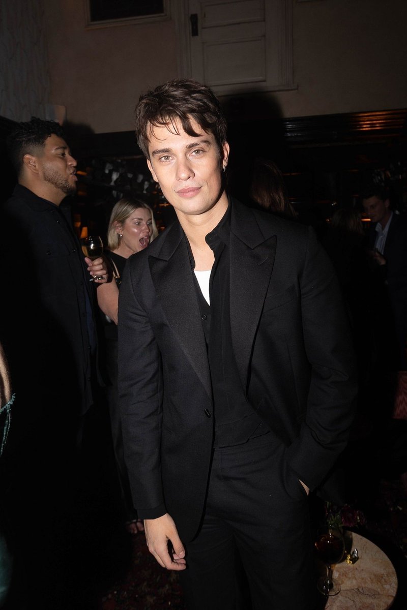 _NickGalitzine's tweet photo. 📸Photos of @nickgalitzine attending the #NightForYoungHollywood have been added to the gallery! #NicholasGalitzine #TheIdeaOfYou #RWRB 

🔗https://t.co/SjkXxNt8tD https://t.co/7xOANvyAL1