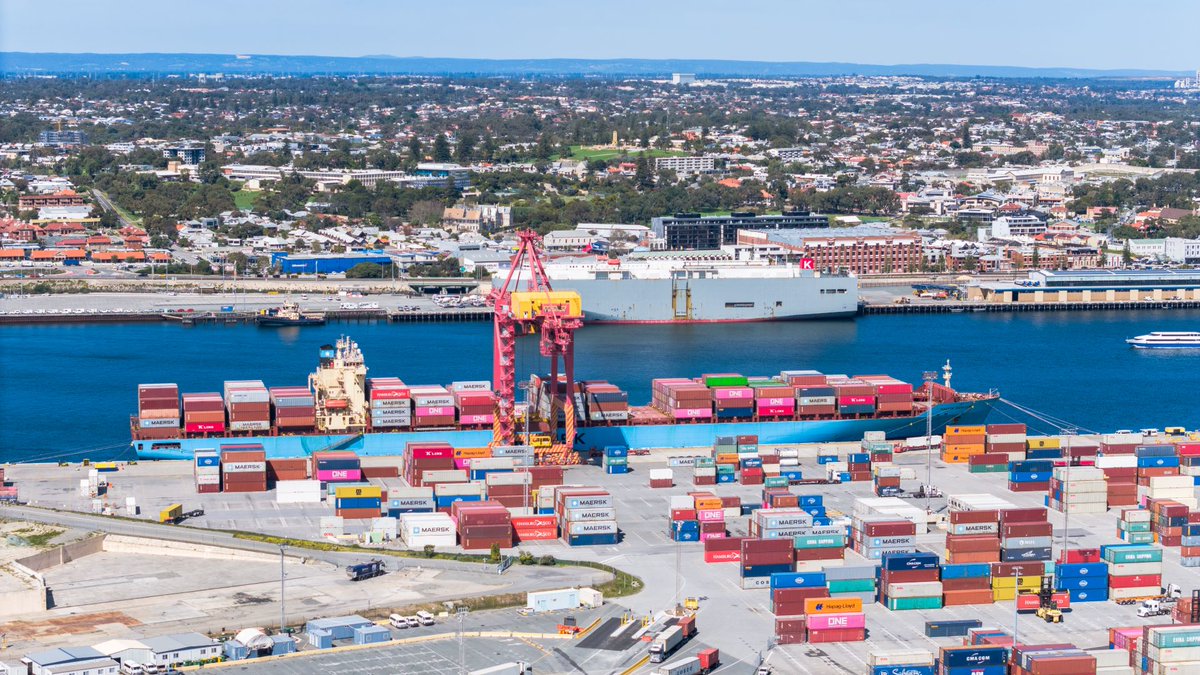 Australian Renewable Energy Agency unveils funding of $2.5 million to help Patrick deploy nine battery-electric terminal trucks and related fast chargers at Port of Fremantle bit.ly/3TfLAN4

#decarbonisation #netzero #electrictrucks #trucks #truckingindustry