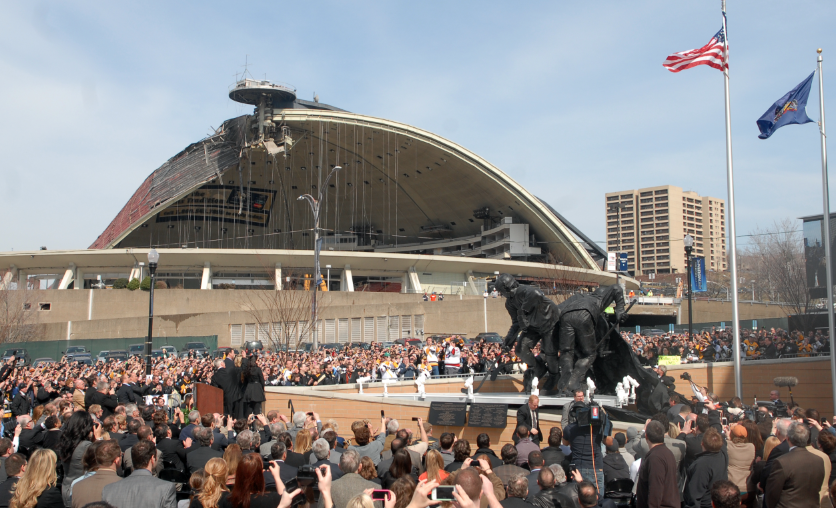 PghHockey's tweet photo. On this date in Pittsburgh hockey history: 2012 - Le Magnifique, a statue to honor the career of Penguins great Mario Lemieux, was unveiled outside the CONSOL Energy Center, now PPG Paints Arena. #SimplyTheBest #MerciMario https://t.co/mYz0Il6q7R