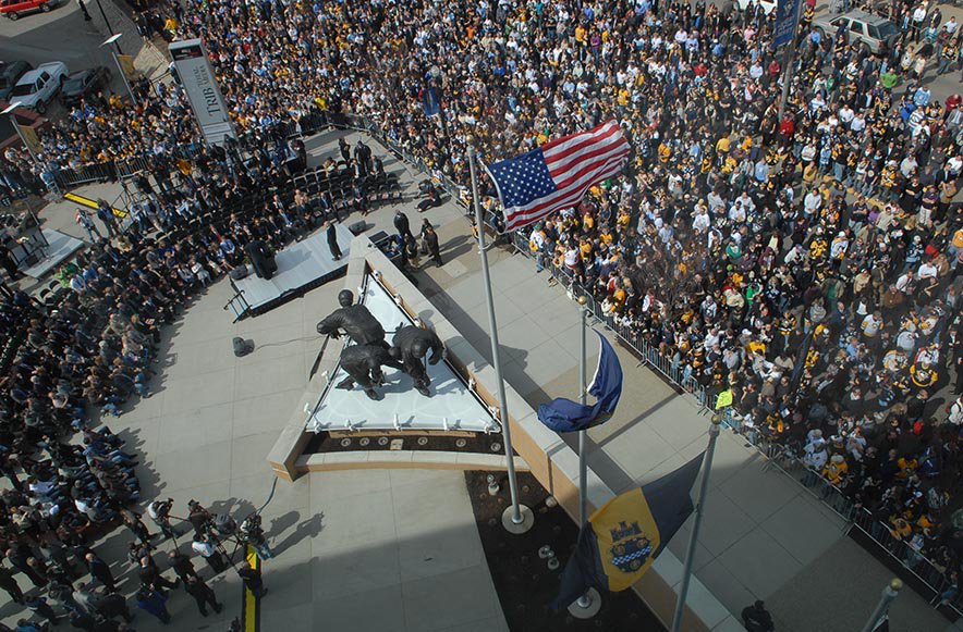PghHockey's tweet photo. On this date in Pittsburgh hockey history: 2012 - Le Magnifique, a statue to honor the career of Penguins great Mario Lemieux, was unveiled outside the CONSOL Energy Center, now PPG Paints Arena. #SimplyTheBest #MerciMario https://t.co/mYz0Il6q7R