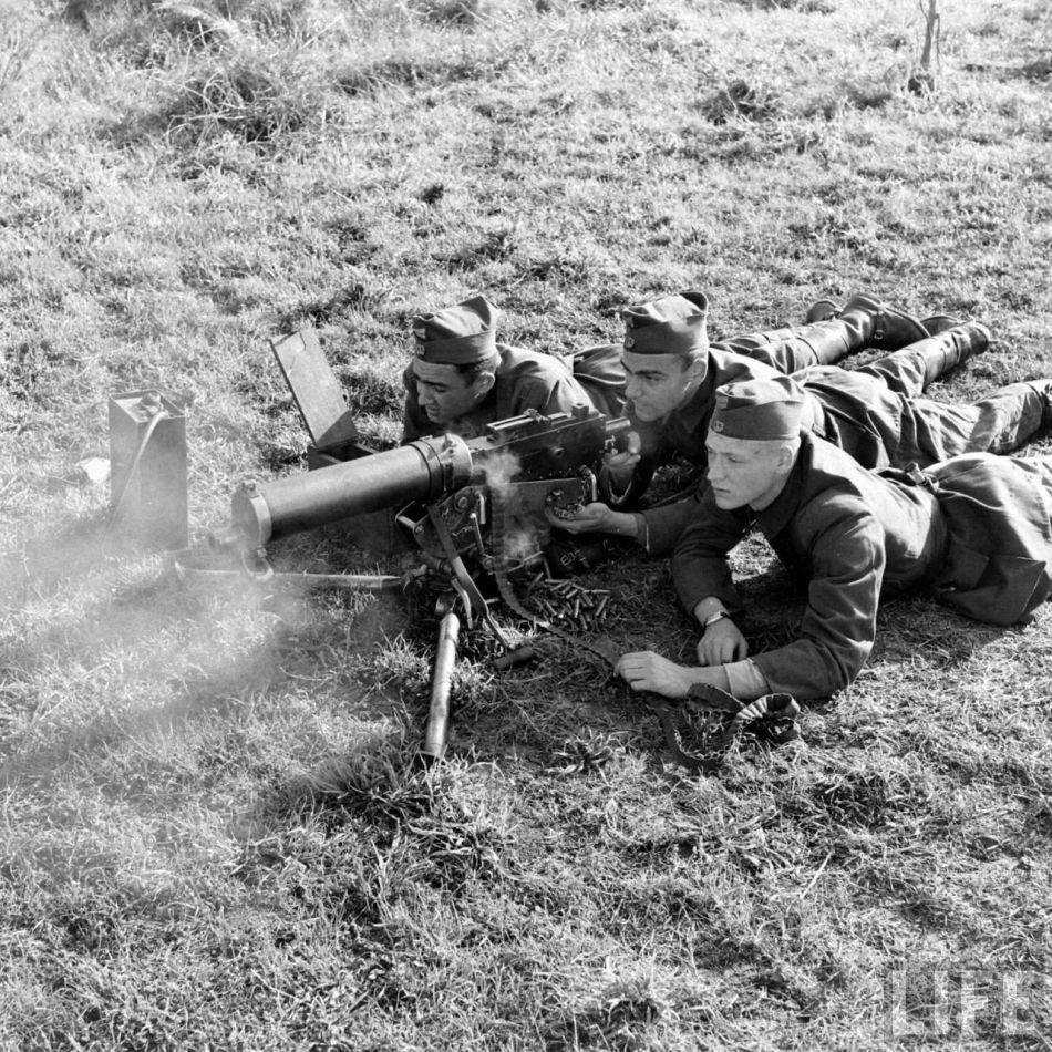 suburbanhornero's tweet photo. by 1950 argentina was not only an economic power...

🇦🇷 had the second largest army in the americas and the world's 5th largest, after usa, ussr, uk and china.

it became such a threat to the american hegemony that south american neighbors had weaponry donated to them by usa https://t.co/WG4e1x2e4r