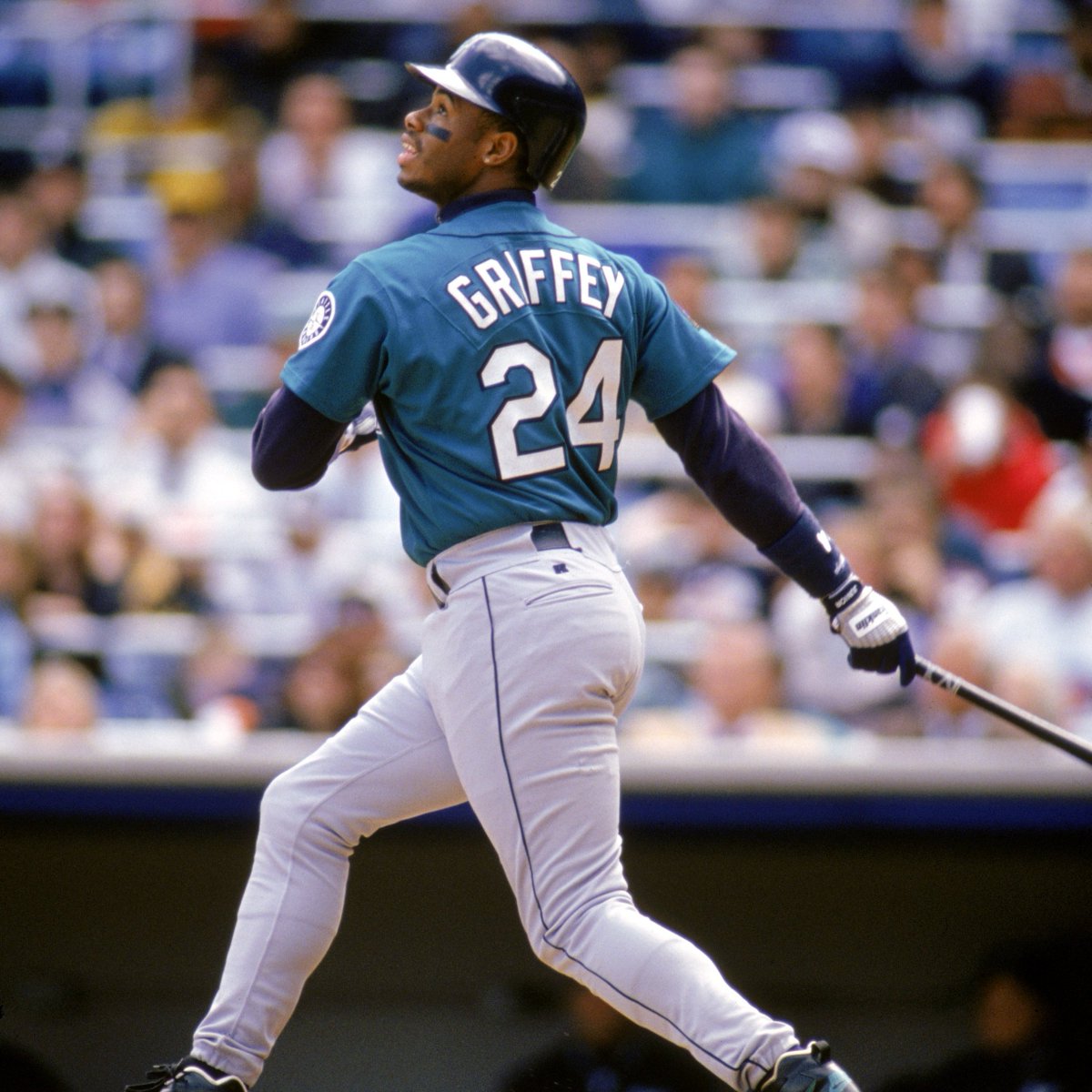 DKSports's tweet photo. Who's the greatest left-handed hitter you’ve ever seen? 🤔⚾️ https://t.co/G7m8gDGEjE
