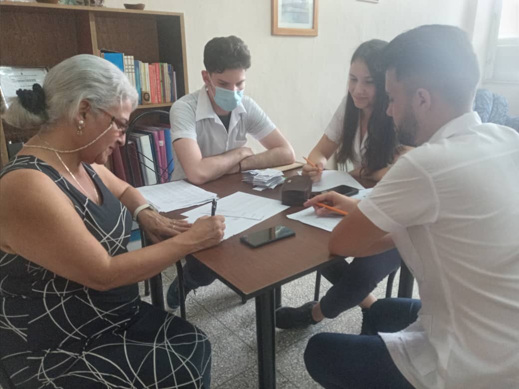 Terminado el conteo de votos en las elecciones de la Facultad de Estomatología. Ya tenemos un consejo FEU revolucionado!! Éxitos a sus nuevos integrantes!
#SomosFEU #ConAmorEnLasManos
<a href="/FeuVilla/">FEU UCM Villa Clara</a> <a href="/ucmvccu/">Universidad de Ciencias Médicas de Villa Clara</a> <a href="/VRAUCMVC/">Vicerrectorado Académico UCM VC</a> <a href="/ExtUnivUCMVC/">Extensión Universitaria UCMVC</a> <a href="/CalixtoOrozco/">Rector @ucmvccu</a> <a href="/FacMedUCMVC/">Facultad Medicina UCMVC</a>