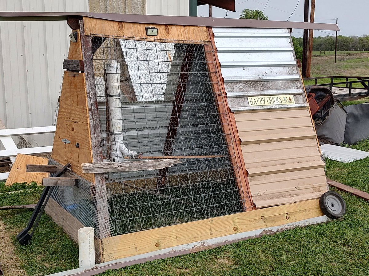 Controltowerst1's tweet photo. ππ
*Update*
Need to finish the main door, work on getting it mobile then paint/decor.
Lots more work to do. Slowly but surely.
#diy #upcycle #reclaimed #chickencoop #chickentractor https://t.co/RjU0Gtpwb1