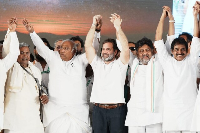 Anjan94150697's tweet image. KARNATAKA #BIG POLITICAL BREAKING:

📌CONGRESS #HIGHCOMMAND LIST FOR KARNATAKA LOKSABHA WILL #SHOCK EVERYONE— #SWEEPING KARNATAKA IS #ONLY AGENDA.!

🎯BIG NAMES; VERY BIG NAMES; #SURPRISE #SURPRISE #SURPRISE.!

📌WE HAVE ACCESSED CONG HIGHCOMMAND&apos;s #EXCLUSIVE LIST; STAY TUNED.!!