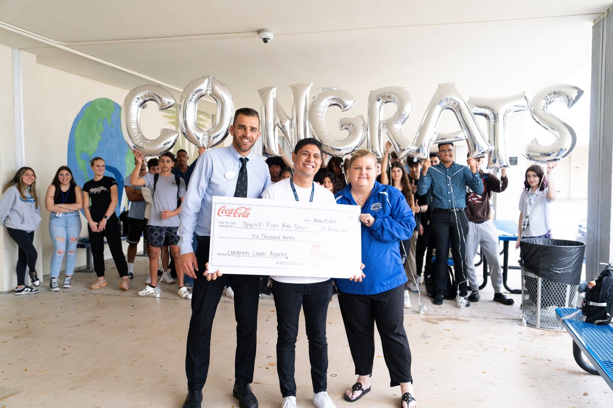 MrTorresFrank's tweet photo. Our CFA academy students received the surprise of a lifetime yesterday. We were one of 2 schools selected in the entire nation to receive the prestigious $10,000 Sustainability Innovation Grant to better our community!
#MrTorresπ¦
@CastellaAlli @pbcsd https://t.co/q8K9rKMXv0