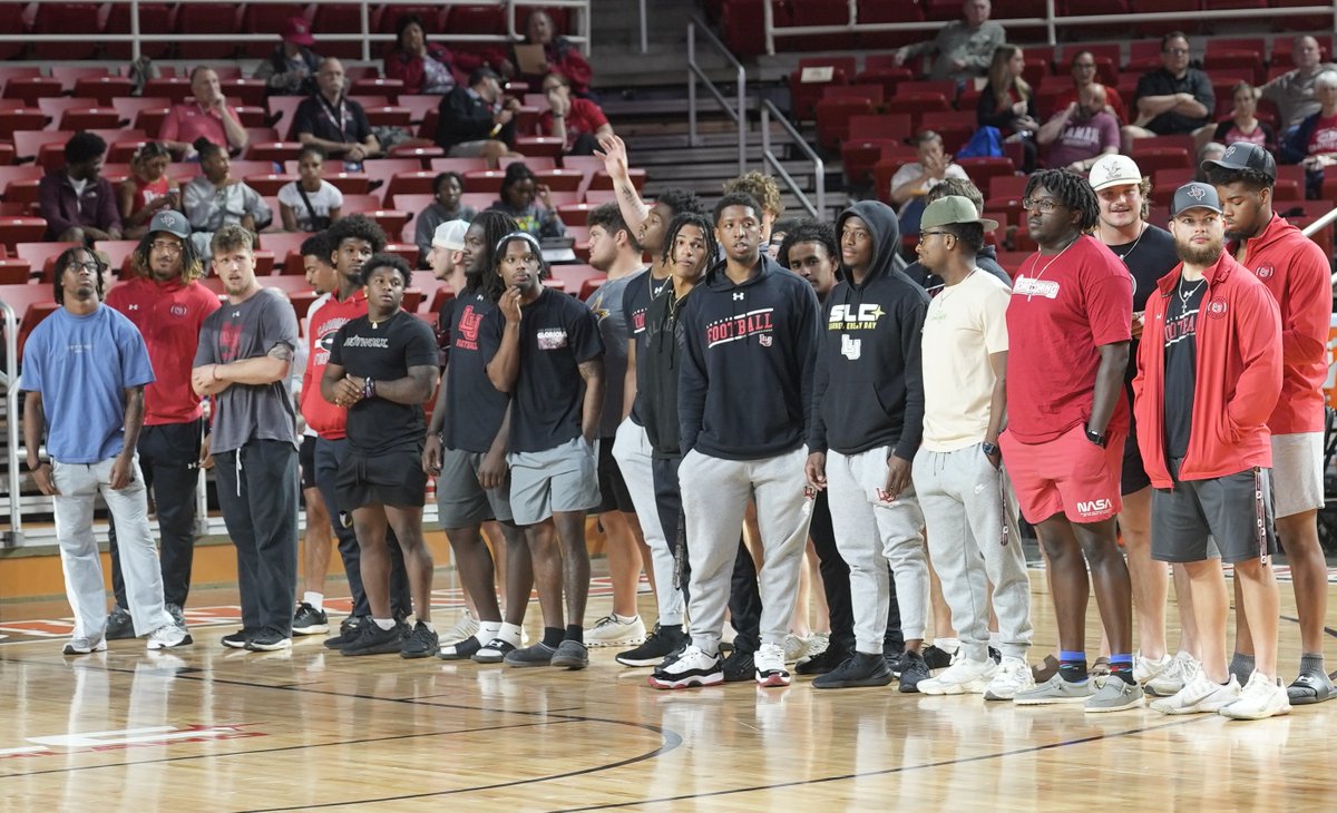 LamarFootball's tweet photo. 📚+🏈 = Student-Athlete

Last night we recognized 45 members of our team who made the Fall 2023 SLC Commissioner's List (3.0 GPA &amp; Above). 

#BoomTownBoys #WeAreLU https://t.co/2JapHwTPFL