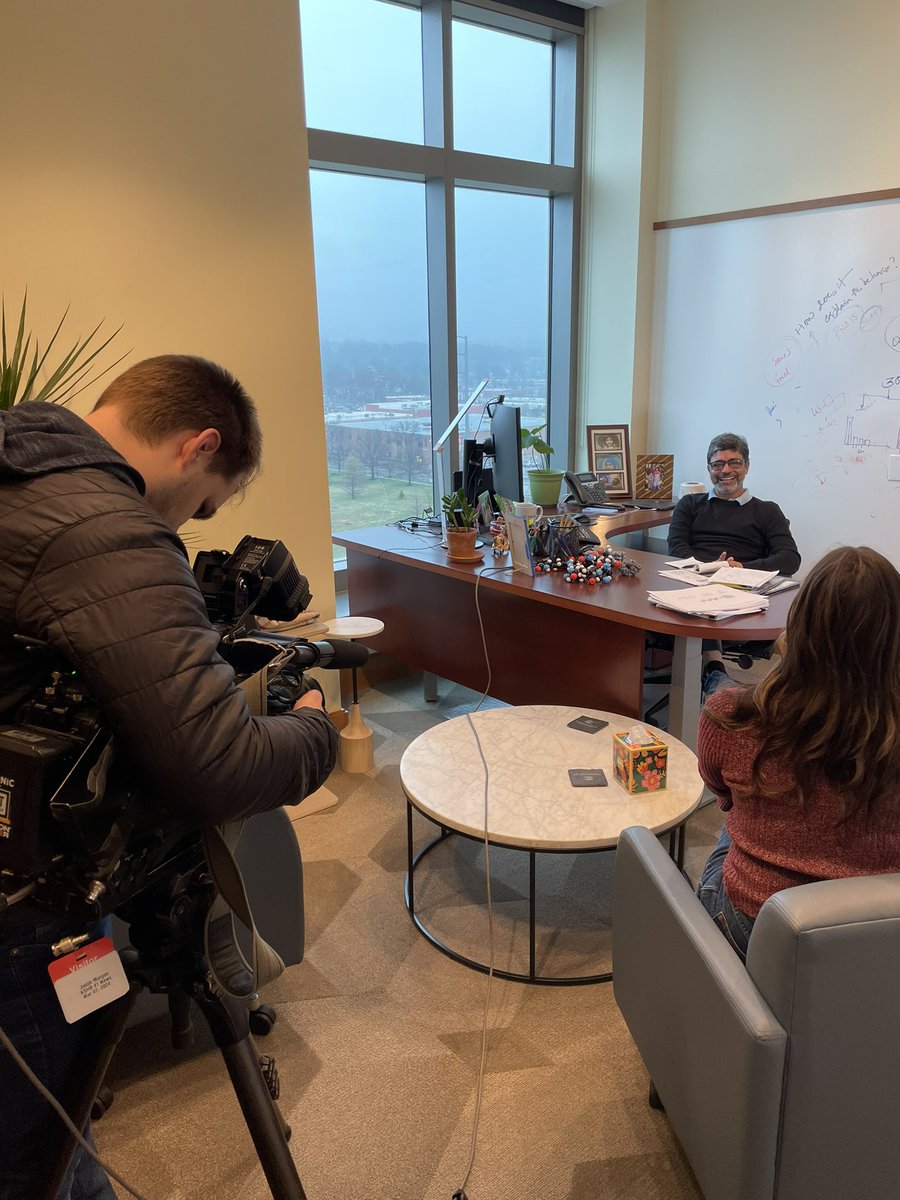 Tune into @KSHB41 tonight to hear from Scientific Director Kausik Si! 📺He’s sharing more about his #memory #research + his recent award from @ChanZuckerberg with @meganrabundis. 🧠