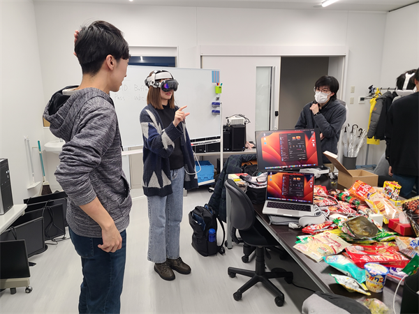 LaboWds's tweet photo. 昨日、わだらぼ主催でAppleVisionPro体験会を実施しました！
#AppleVisionPro https://t.co/7QszUCo8wk
