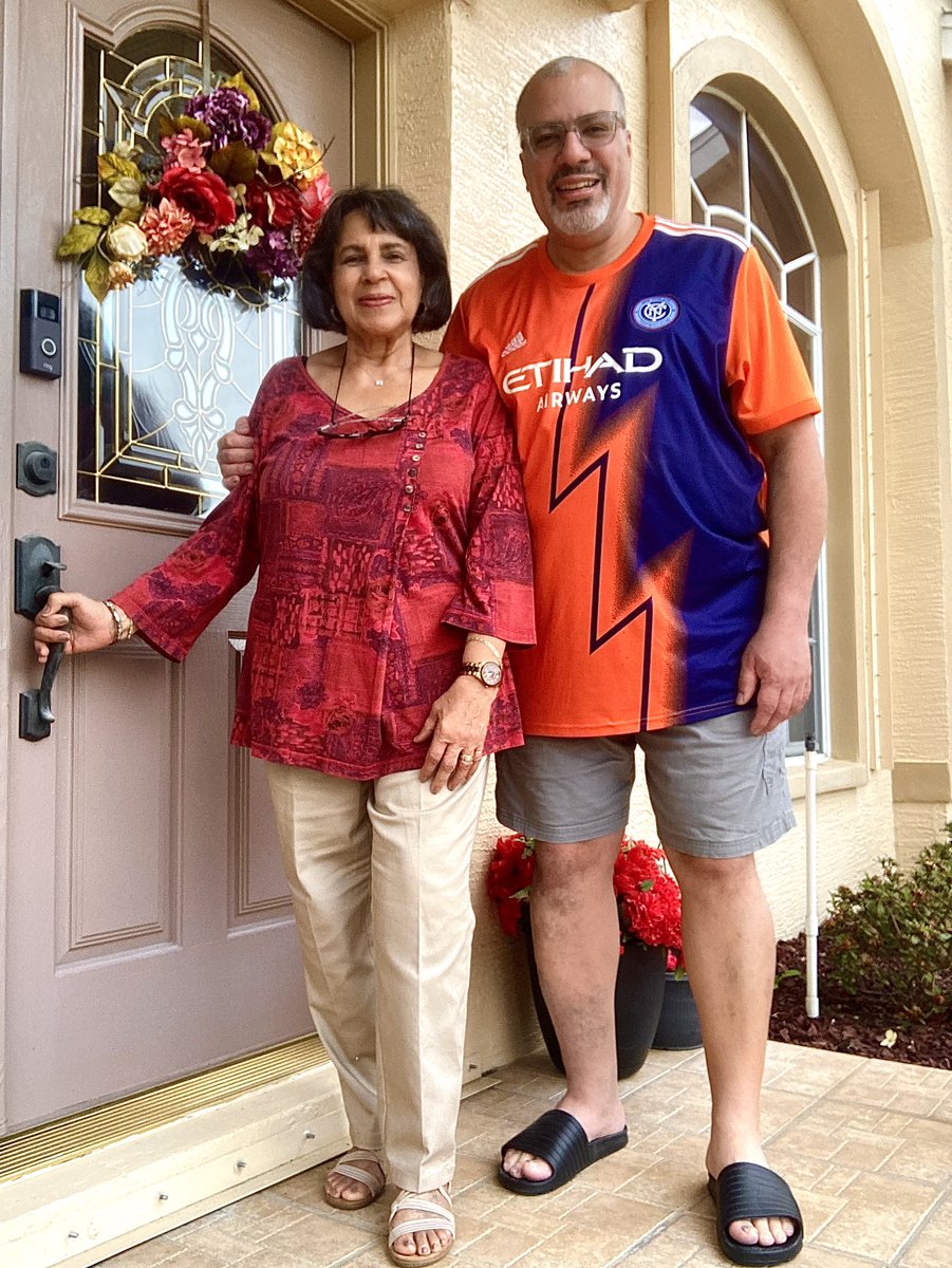 Mama n me!
#meandmom
#mom #illallwayslovemymama  #Florida #familyphoto #ma #sidekuttermusic
#smile