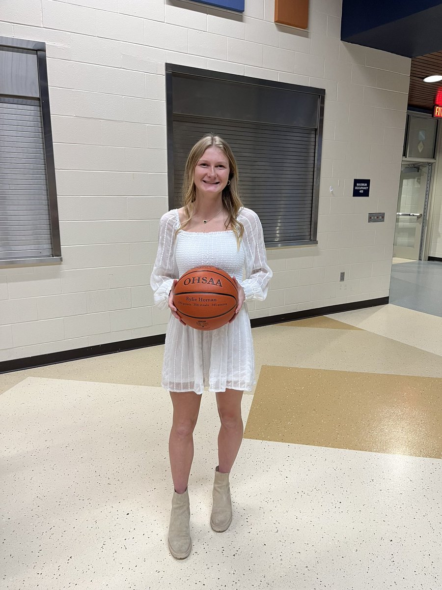 EdgeGirlsBBall's tweet photo. Officially wrapped up the season with our banquet tonight. They clean up nicely!
SWBL Awards:
1st team Rylie Homan
2nd team Maddy Judd
Honorable Mention Drew Swartzel
Sportsmanship Evelyn Henson
Cougar Award - Drew Swartzel
Hustle Heart Harmony - Evelyn Henson
MVP - Rylie Homan https://t.co/DCxLSbhCQM