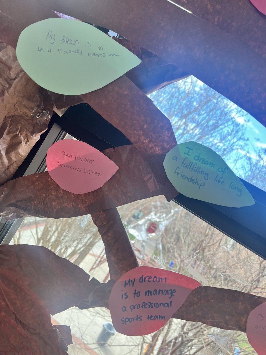 QOHSAP_EB's tweet photo. Our first Thursday Women’s History Month lunch events kicked off at QO today! Check out the Dream Tree - so cool! #WHM2024 @QOWomensStudies @QOHSPrin_Thomas https://t.co/3VMp7hBzhy