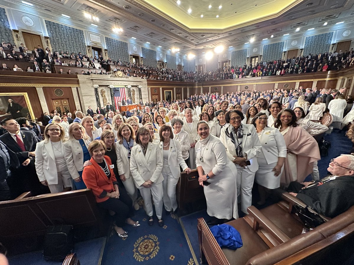 🇺🇸 House Democratic women in suffragette white: We are standing up for your right to make your own health care decisions including abortion #SOTU2024