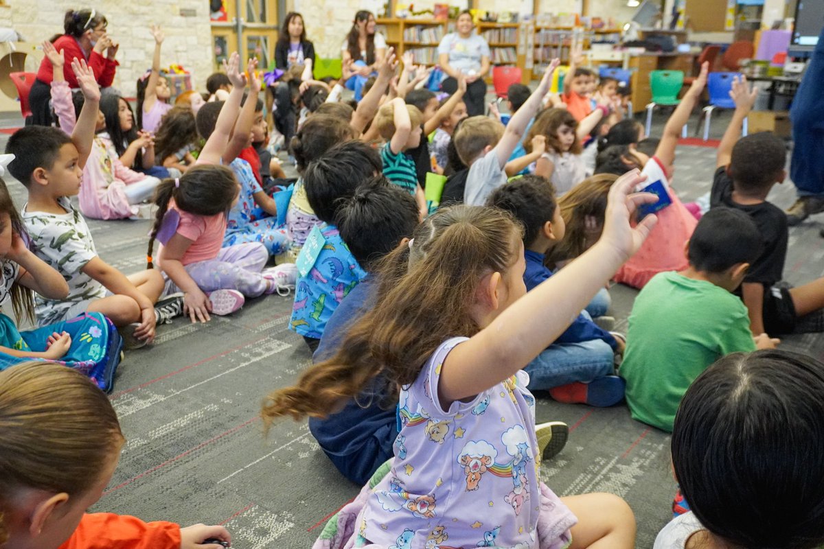 LibraryBonham's tweet photo. Day 4 of Read Across America Week! Thank you, Jon Lasser, Author of Grow Happy, for visiting our Bonham bears today! 🌱
@SMCISD_BONHAM @SanMarcosCISD https://t.co/fNVeuSWN67