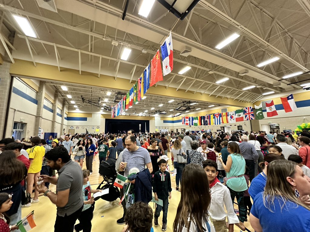 Ms_Boudny's tweet photo. World Fest was a BLAST!!! 💚🌎💚 So many different cultures were shared and celebrated!! @TWEHowl @katyisd #katyisd #twehowl #ourcommunity #wearetheworld #thefoodwasdelicious 🇿🇦🇰🇷🇺🇸🇦🇷❤️🇲🇽🇨🇦🇮🇳🇯🇲 https://t.co/JdVG1UdLph