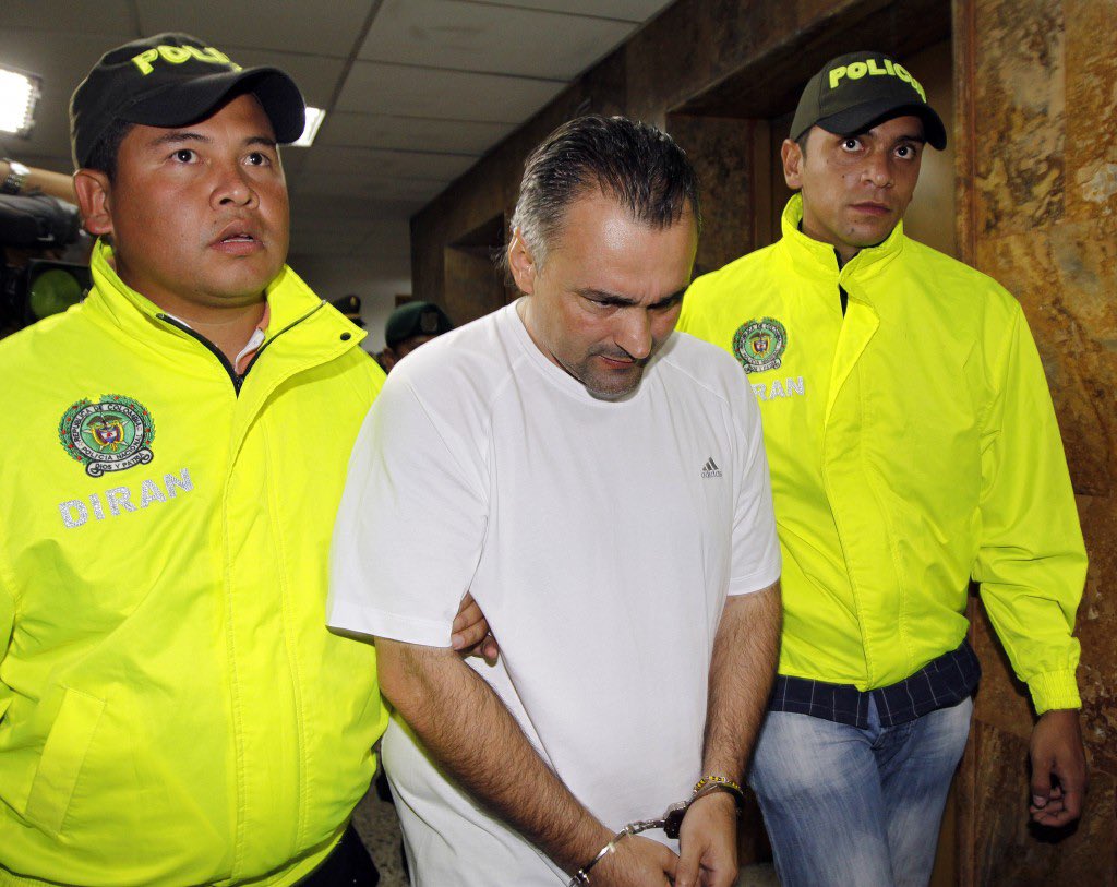 claudiacarrasq's tweet photo. Acabo de recibir  información que me confirma la muerte de alias Pichi Gordo, uno de los principales cabecillas de las estructuras delincuenciales “la Terraza” y “La Oficina”.

En el sector de Los Balsos, en El Poblado, se registró un ataque armado en el que cayó este bandido y otra persona que lo acompañaba.