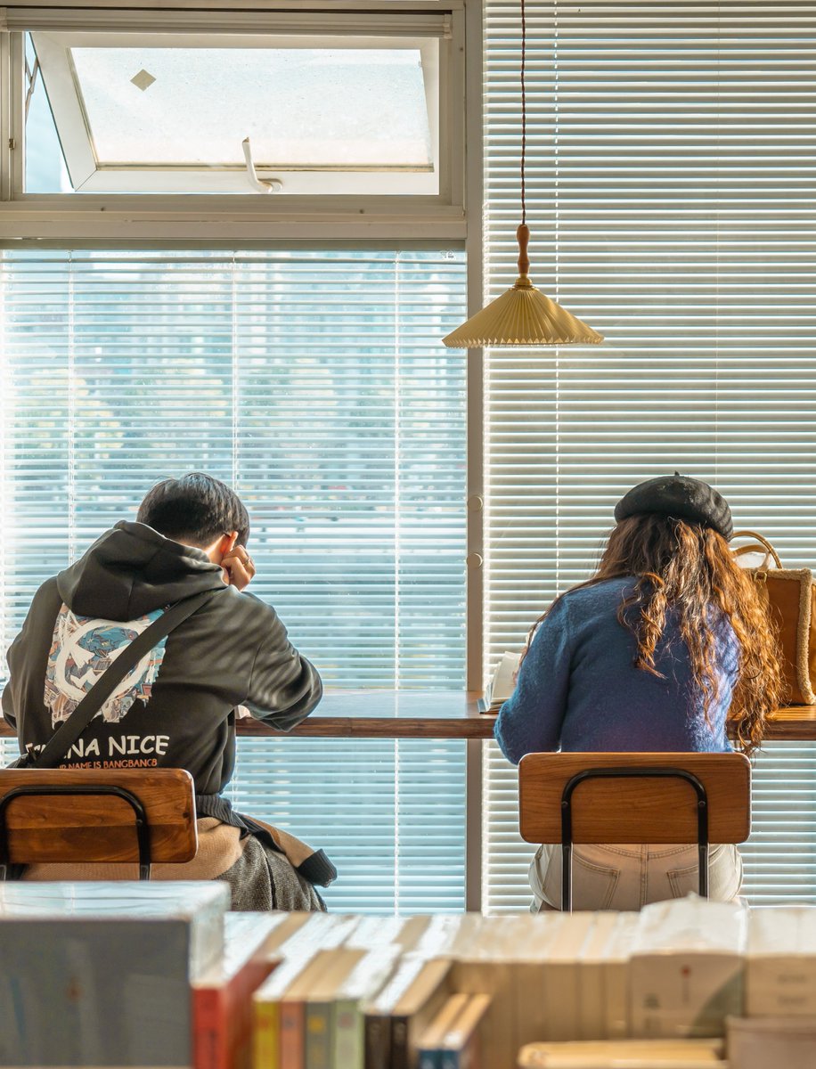 visit_wuhan's tweet image. On a sunny spring afternoon, visit the Xibei Lake City Bookstore and let yourself be accompanied by books. Whether you are seeking peace of mind or expanding the boundaries of knowledge, this is an ideal place to be.
#springouting #hancharacter #energeticwuhan #hereiswuhan