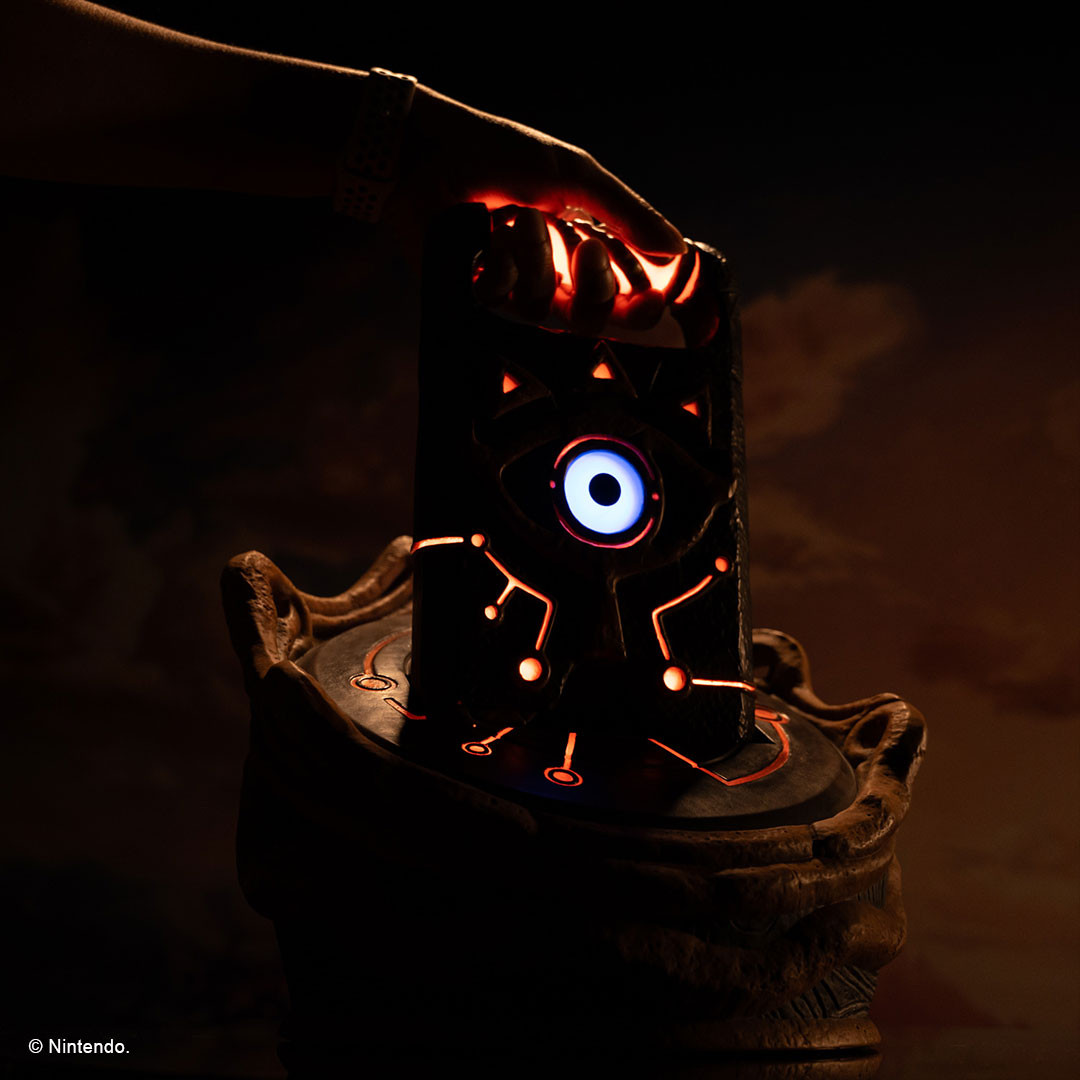 First 4 Figures (@first4figures) on Twitter photo SHEIKAH SLATE PREORDERS NOW OPEN!
Here's a shot of the Sheikah Slate Exclusive Edition in the dark, with the glowing LED lights on the eye & markings!
EARLY BIRD OFFER: place your orders before 3/25/24!
first4figures.com/groups/sheikah…
Giveaway: first4figures.com/blog/the-legen…
<a href="/ZeldaUniverse/">Zelda Universe</a> SHEIKAH SLATE PREORDERS NOW OPEN!
Here's a shot of the Sheikah Slate Exclusive Edition in the dark, with the glowing LED lights on the eye & markings!
EARLY BIRD OFFER: place your orders before 3/25/24!
first4figures.com/groups/sheikah…
Giveaway: first4figures.com/blog/the-legen…
<a href="/ZeldaUniverse/">Zelda Universe</a>