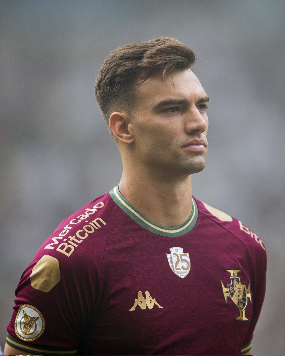 oalmirante_'s tweet photo. Segue o dia 07/03/2024 do goleiro Léo Jardim.

- Às 1h foi ao hospital para acompanhar o nascimento de sua filha.

- Mal dormiu, pois sua filha nasceu às 8h da manhã.

- Por conta da situação, foi perguntado se ele estava em condições para jogar, mas ele afirmou que sim.

- No mesmo dia oi decisivo na classificação do Vasco contra o Água Santa na Copa do Brasil.

ROTEIRO DE CINEMA!! 🔥🔥🔥