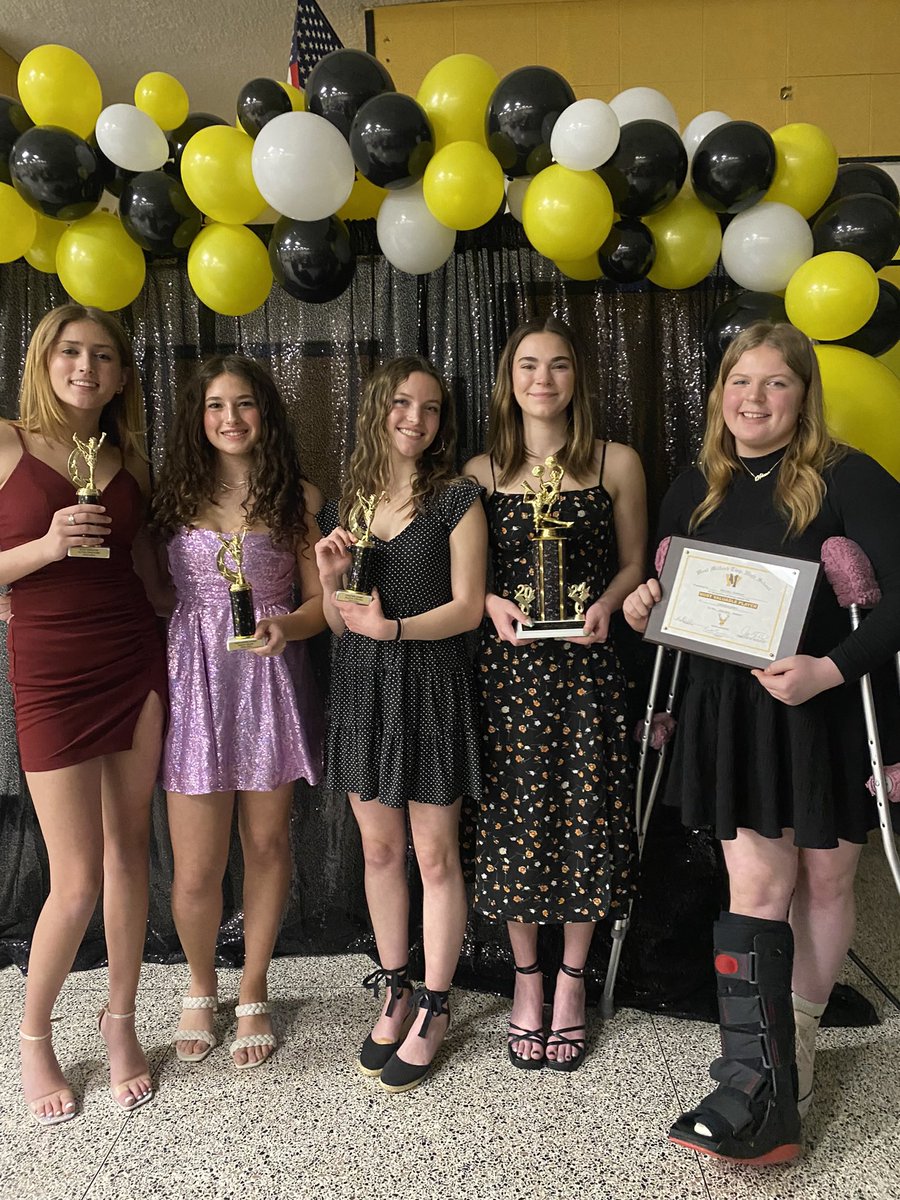 WM_Cheer's tweet image. Congratulations to the following cheerleaders on their end of season awards🖤🎀💛
MVP - Melissa Tessman
Most Dedicated - Abigail Highers
Most Improved - Alyssa Pengitore
Coaches Award - Allison Oesterle 
Highlander Award - Hailey Geller