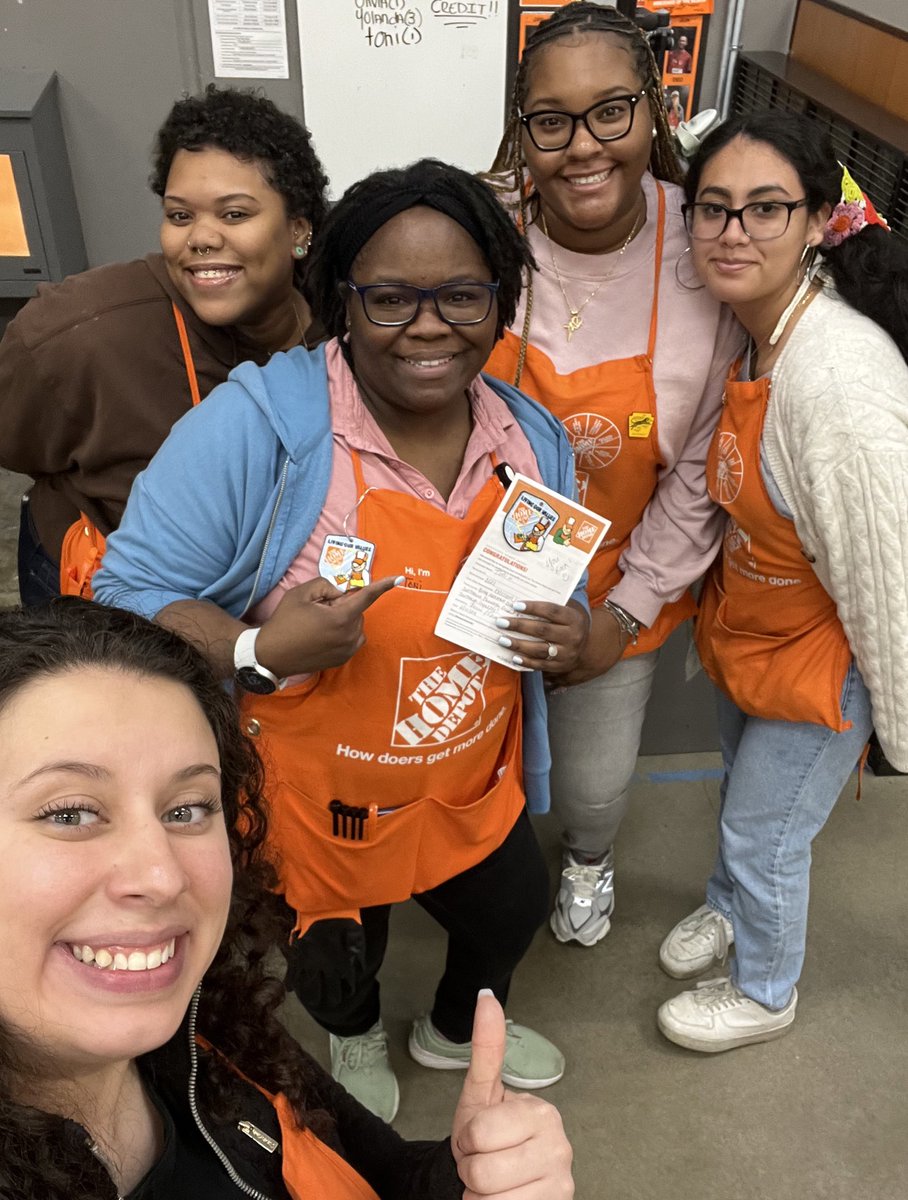 Thank you to these ladies for taking care of our customers … awesome job to DeeDee , Keke, Nev , and Toni ! 👏