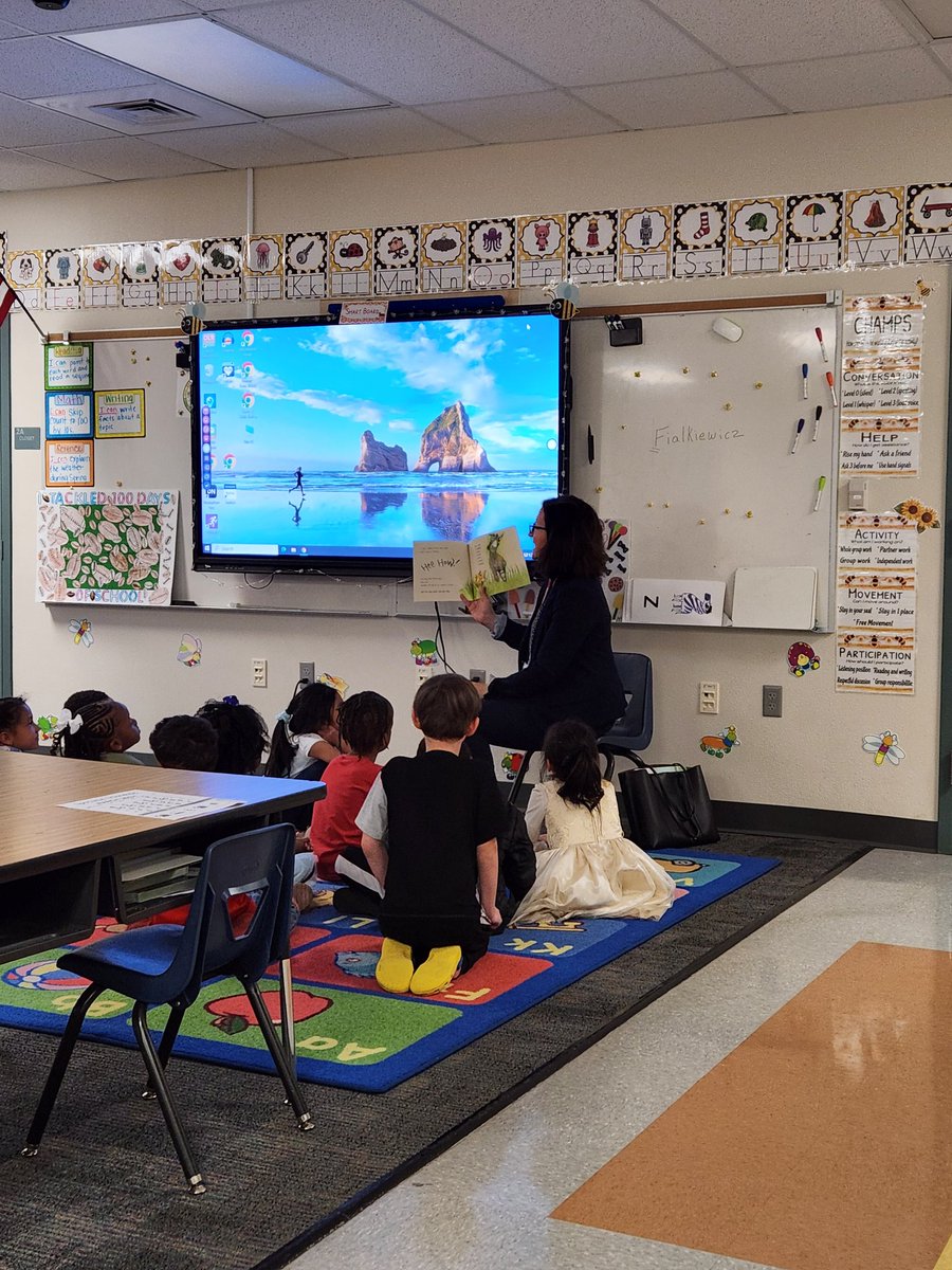 LibraryLadyLV's tweet photo. Scott ES is so thankful to all of our guest readers during #NevadaReadingWeek @ClarkCountySch https://t.co/UGe2U1G9E7