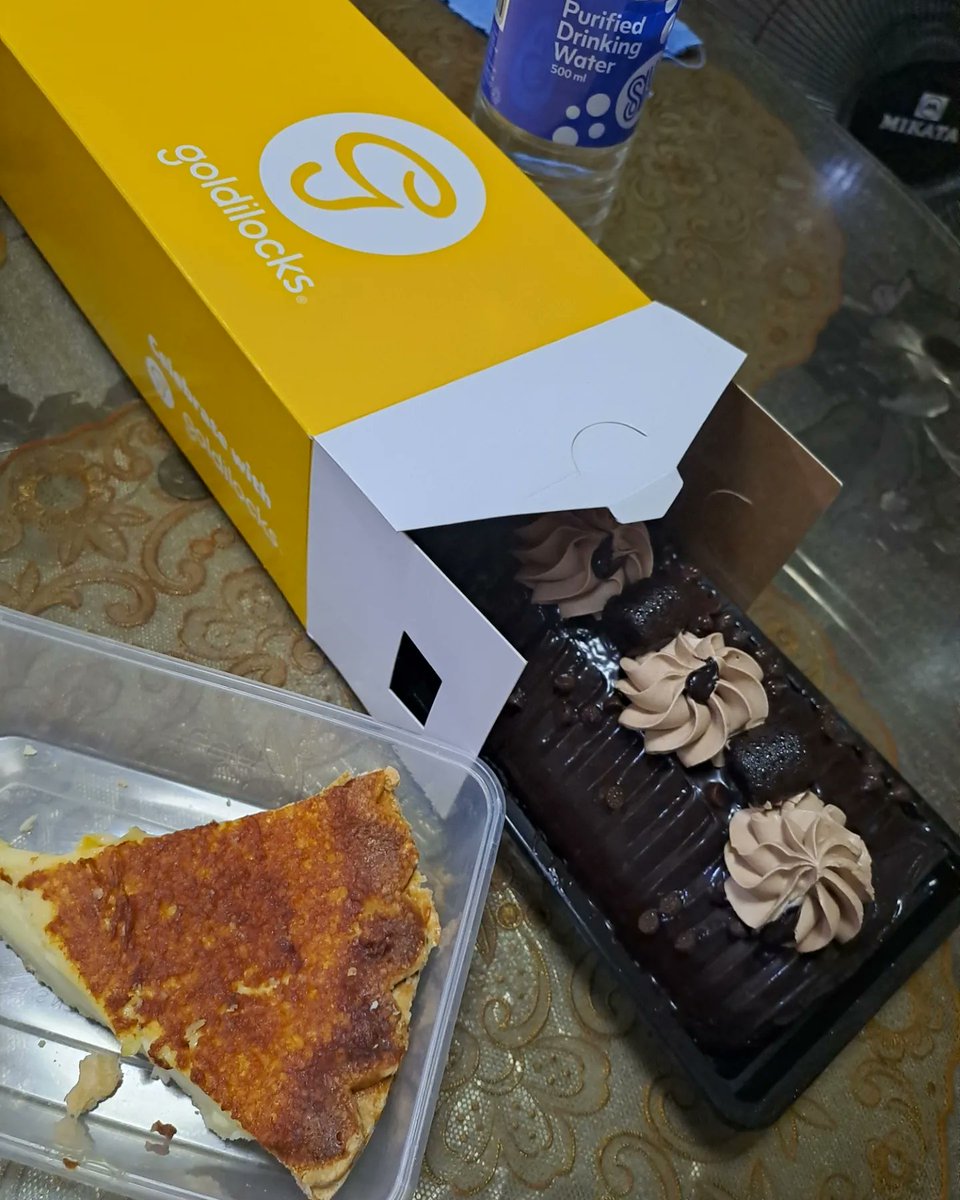 xandz34's tweet photo. My Pre - Birthday at home 🏡 🎂
P.s. Thank You to my little brother for the cake/food
#HappyBirthdayToMe #HappyBirthday #cake #birthdayCake #EggPie #Goldilocks #ChocolateCake #生日快乐 #生日日期
📷 March 3, 2024 (not my actual birthdate) https://t.co/fb5MtEHaNz