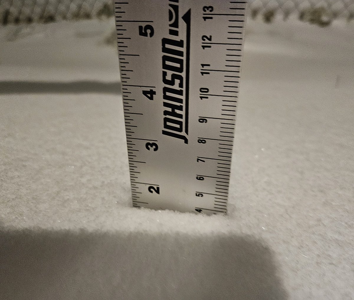 St. John's east snowfall: 3.8cm through 10:30pm.

St. John's Airport #YYT reporting 4cm of snow. 

Precipitation remains all snow.

#NLwx