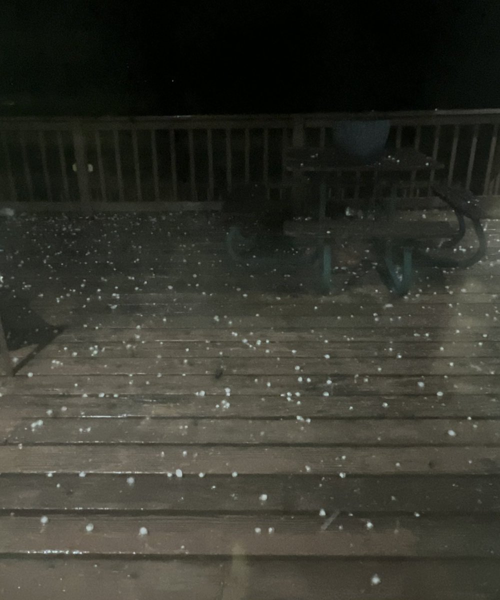kswxwatcher's tweet photo. Hail - 1 mile northwest of Benton KS 8:08 pm 3/7/24 #kswx @NWSWichita https://t.co/FdbWR67y0G