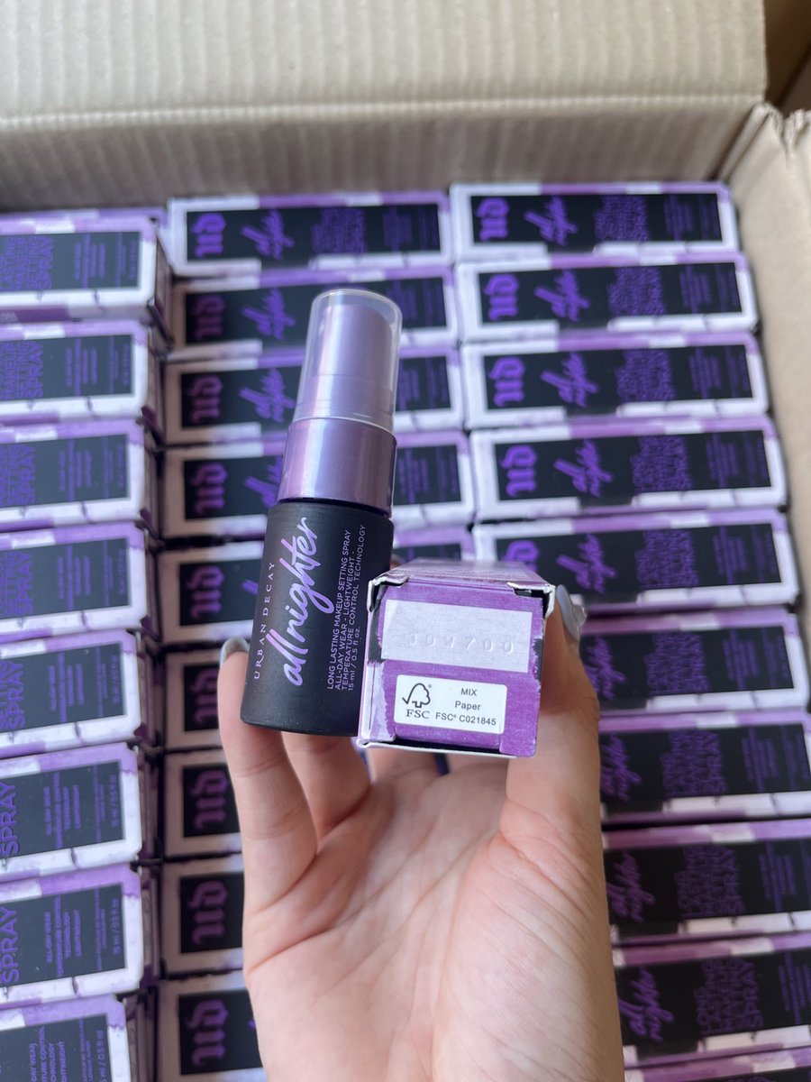 Suyu_Ladykorea's tweet photo. 🔥 ขวด..ละ 160 บาท 🔥
Urban Decay All Nighter Makeup Setting Spray Long Lasting ขนาดทดลอง 15ml.
สเปรย์ "บล็อก" เมคอัพไม่เพิ่มความมัน ตัวช่วยที่ให้เครื่องสำอางติดทนนาน ด้วยสูตร Oil Free ไม่เพิ่ม ความมันให้ผิวหน้า ละอองสเปรย์ละเอียดบางเบา ให้ผิวรู้สึกสบาย
#Nighter https://t.co/uEwv6xM8RA