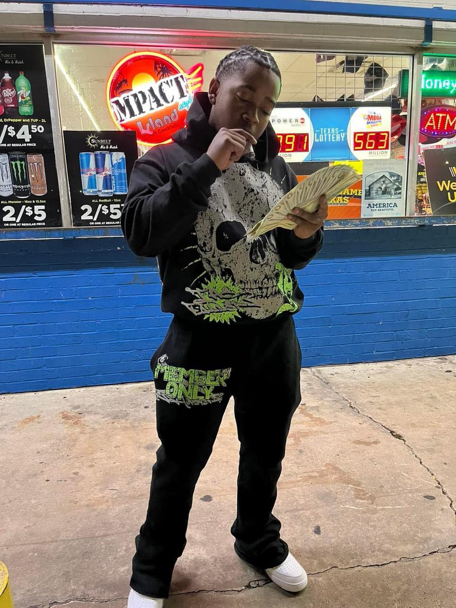 gscott409's tweet photo. MEMBERS ONLY COLLECTION AVAILABLE 

SMALL-XXL 

https://t.co/J6t8bPPAje https://t.co/aJy50IeMtO