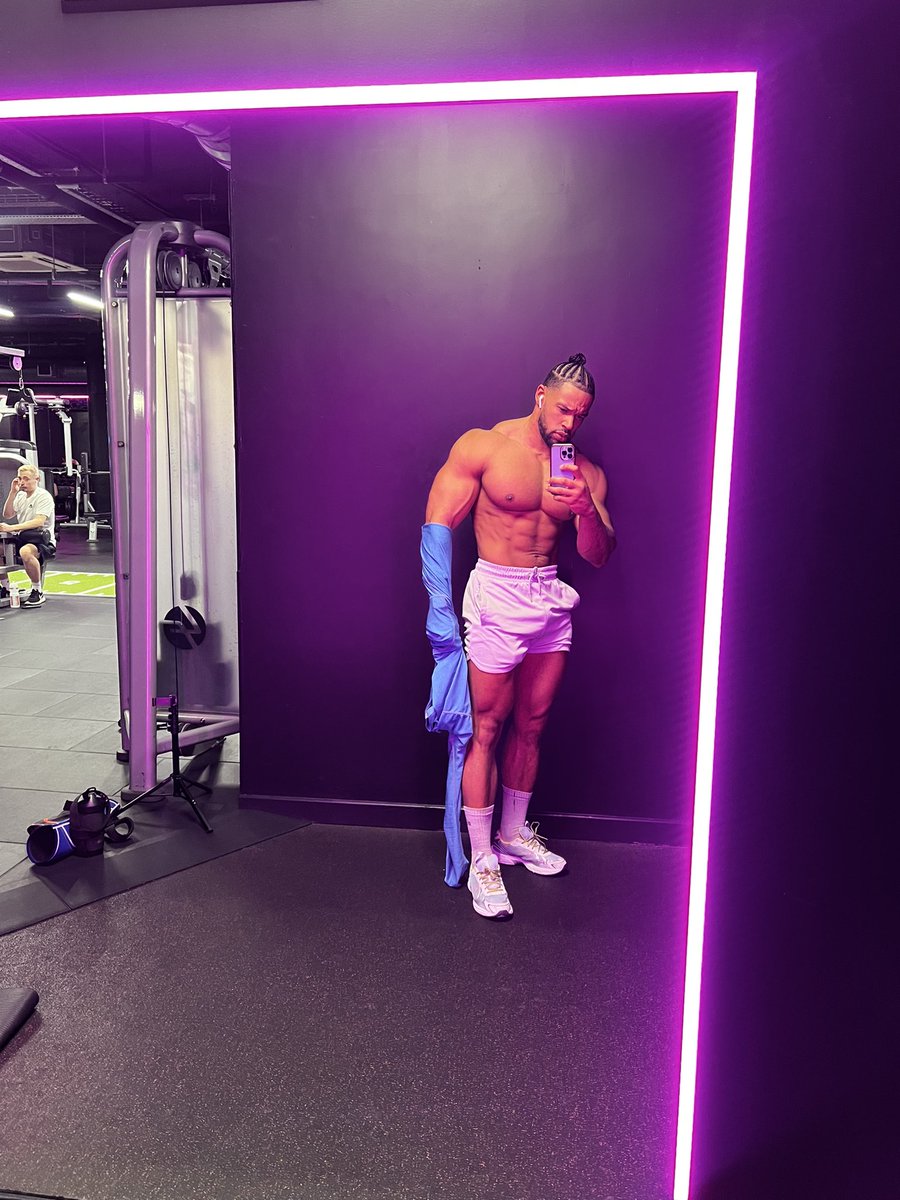 arranarranaro's tweet photo. My current workout routine 👇   
Day 1 - Chest &amp; Triceps 
Day 2 - Legs 
Day 3 - Back &amp; Biceps 
Day 4 -  Shoulders 
Day 5 - Cardio 
Day 6 - Full body 
Day 7 - Rest https://t.co/dCkaGfcTLR