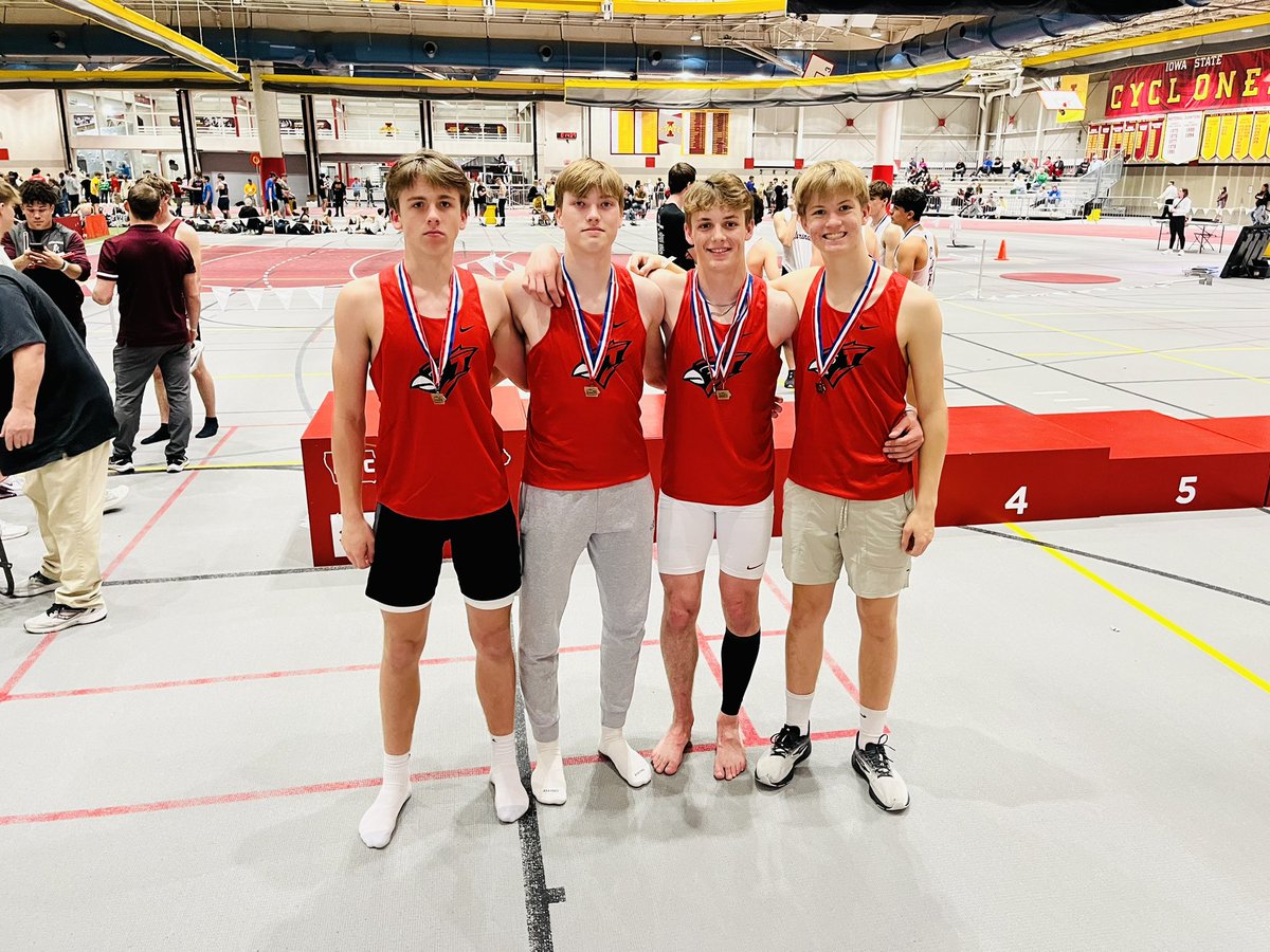 Shuttle Hurdle Relay takes 🥉at IATC Indoor Championship #RollCards