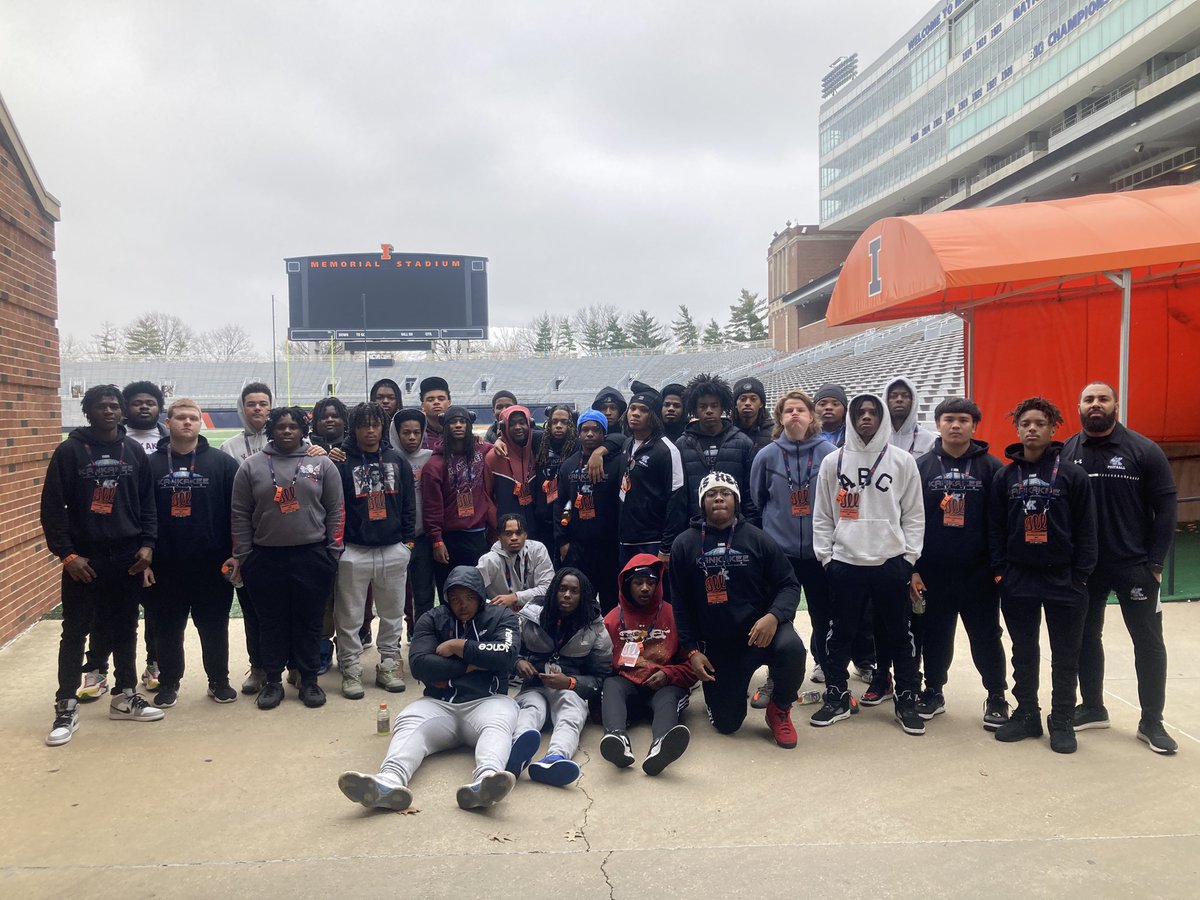 Appreciate all @IlliniFootball players, coaches, and staff treating @KankakeeFB like famILLy for the day! Reinforcing what it means and takes to play at an elite level #ILL @BretBielema @j_epperson @coachPatRyan @CoachEmbleton